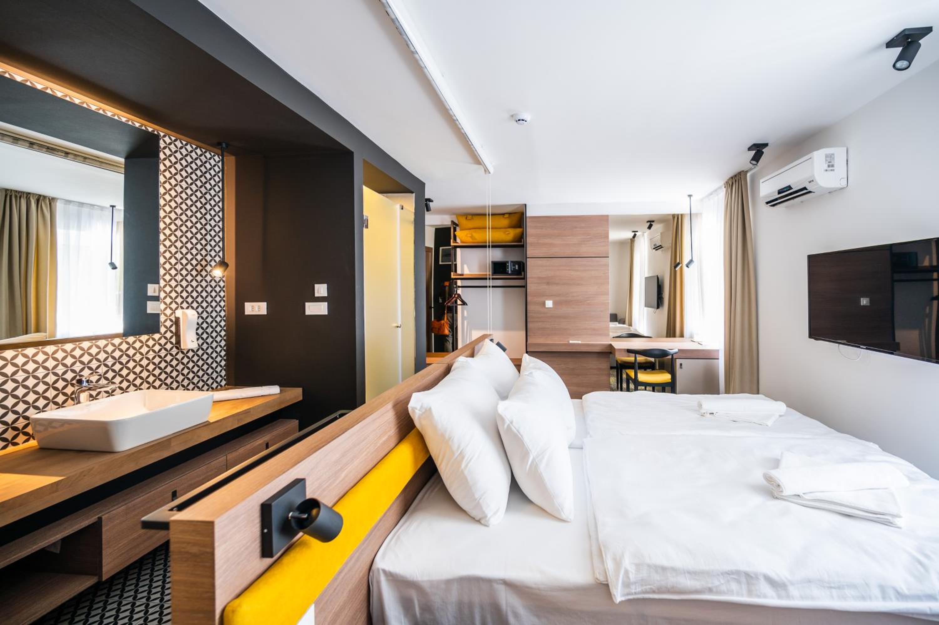 Deluxe Double or Twin Room with Garden View - Photo 7