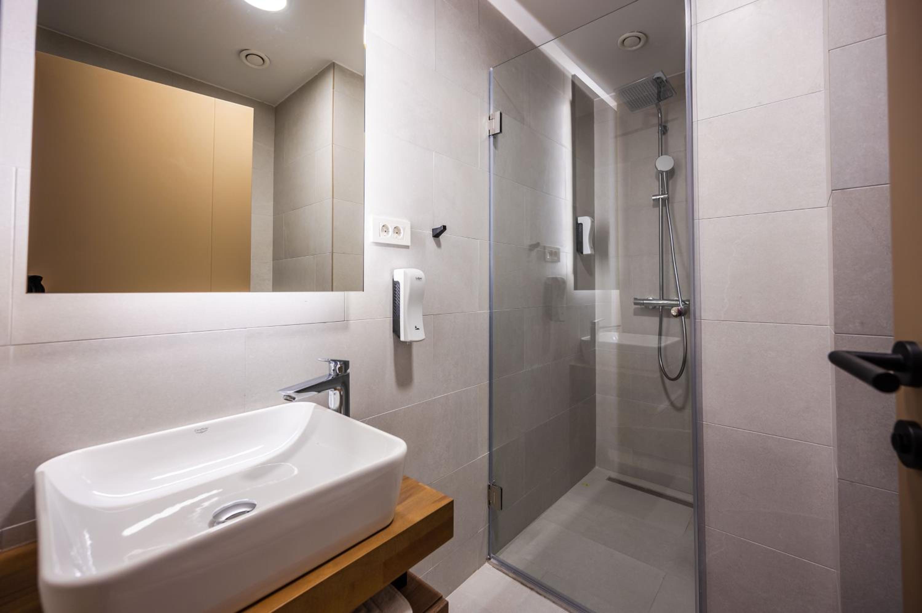 Twin Room with Garden View - Photo 4