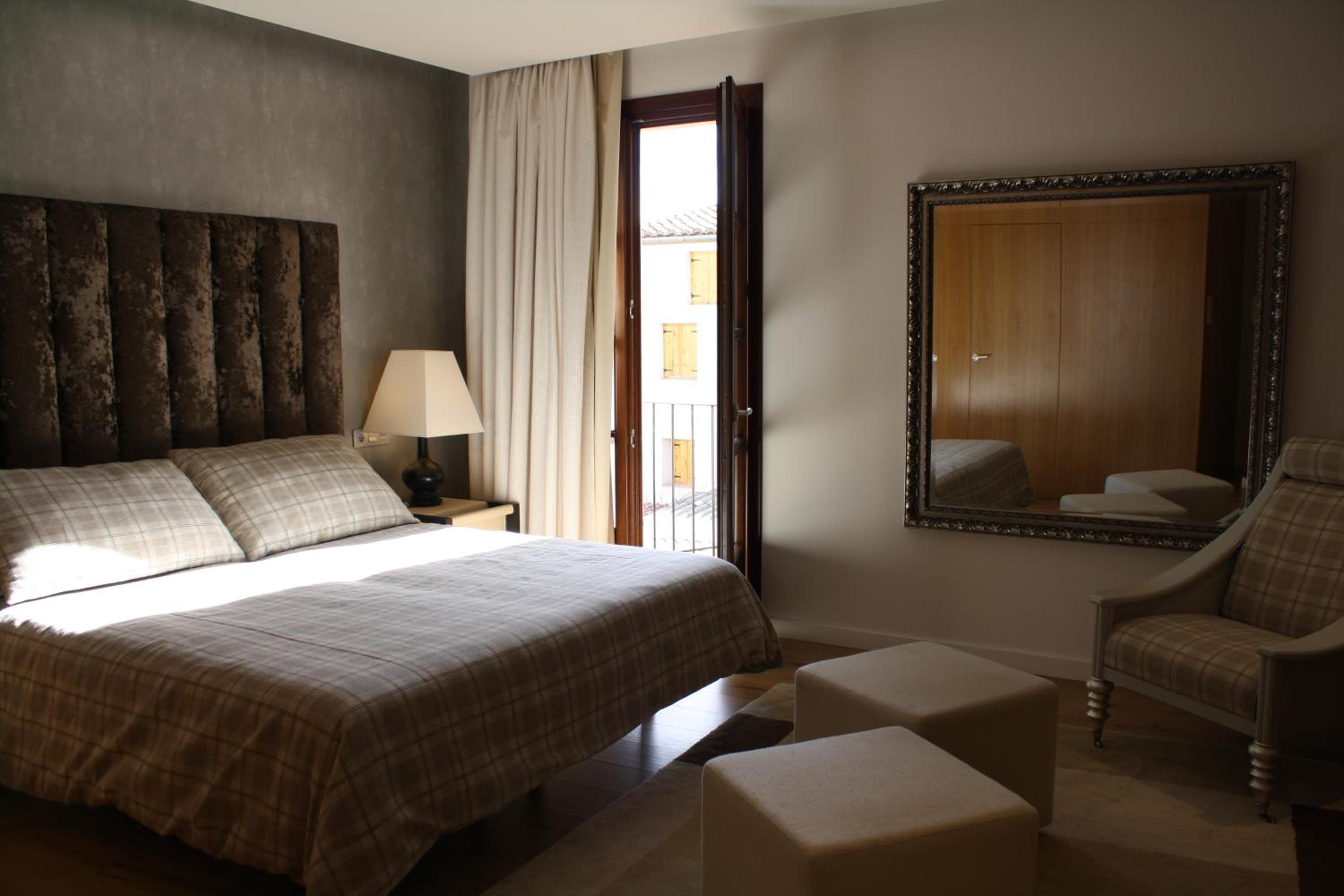 Twin Room with Private Bathroom photo 3