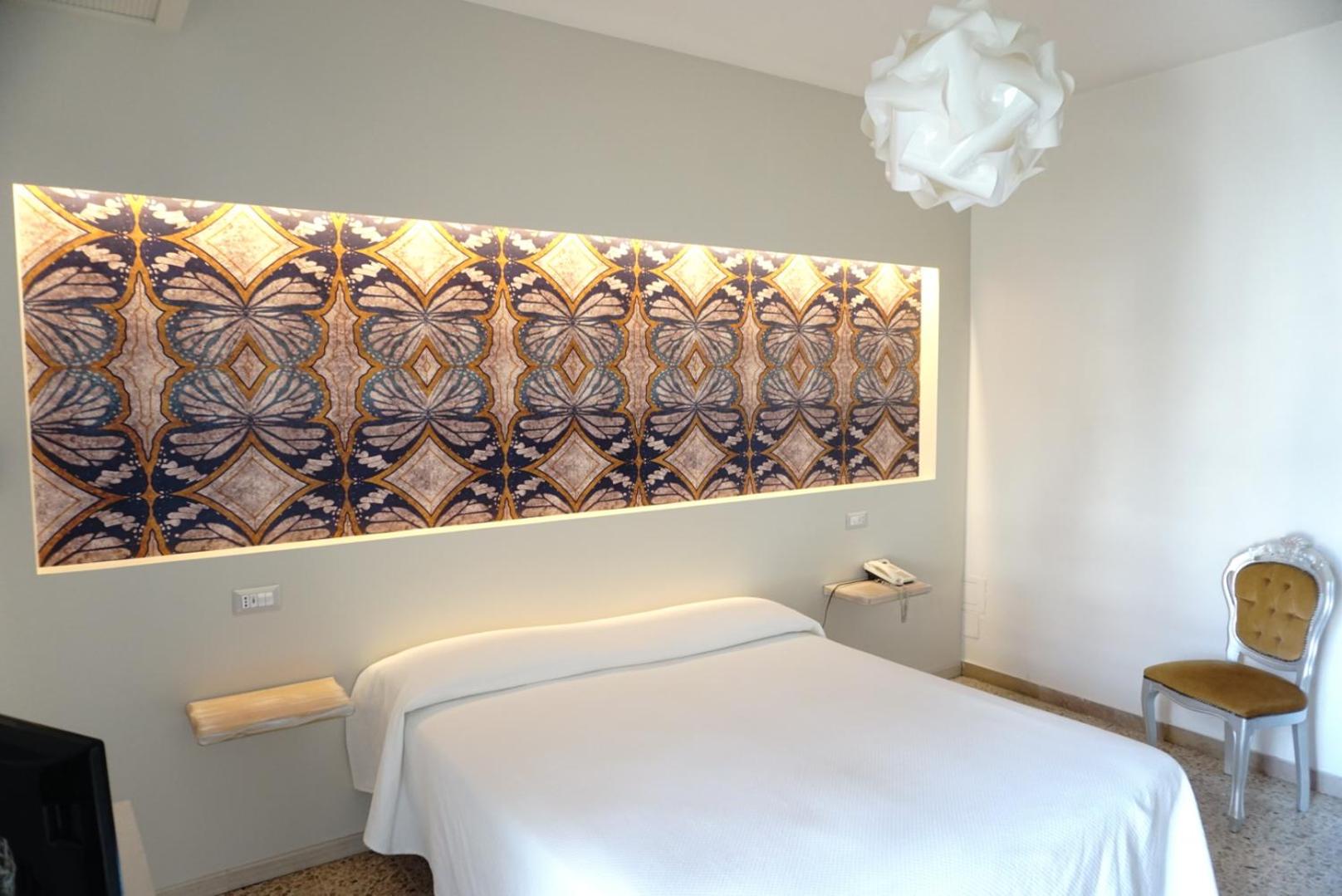 Standard Double Room - Photo 7