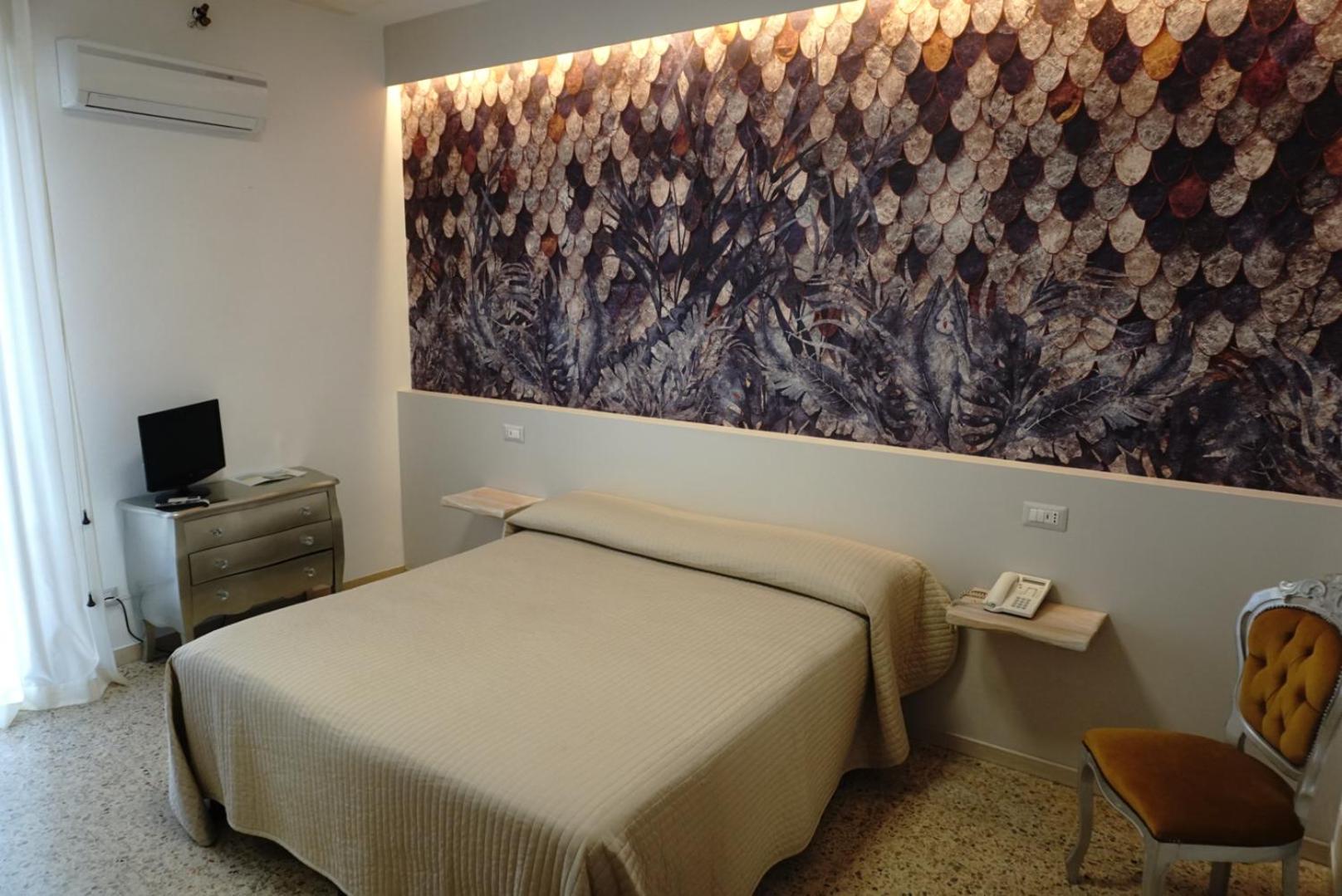 Standard Double Room - Photo 5