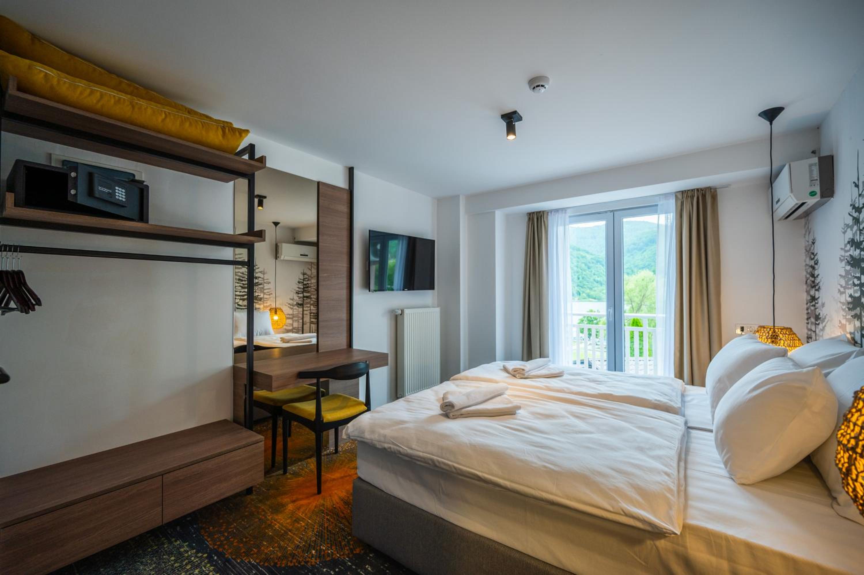 Deluxe Double or Twin Room with Balcony photo 2