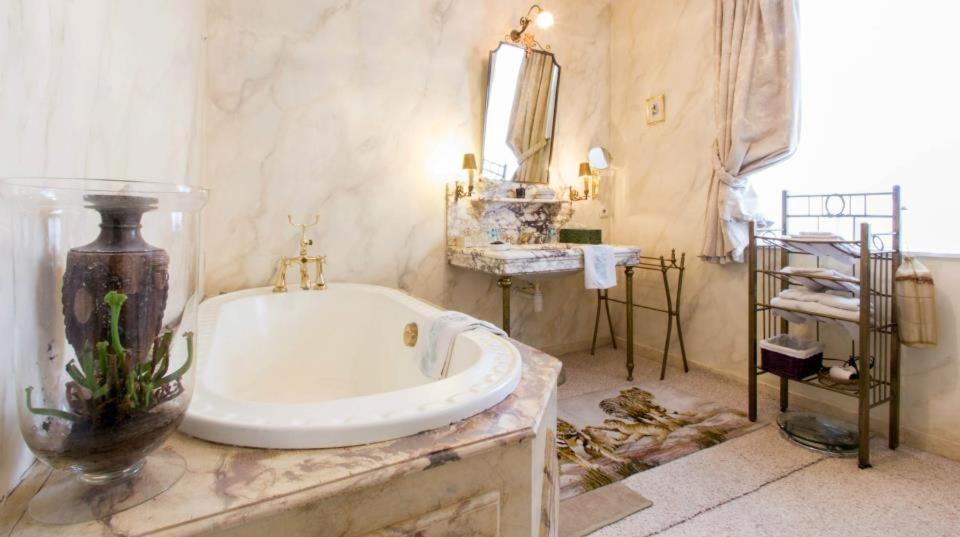 Twin Room with Bath photo 3