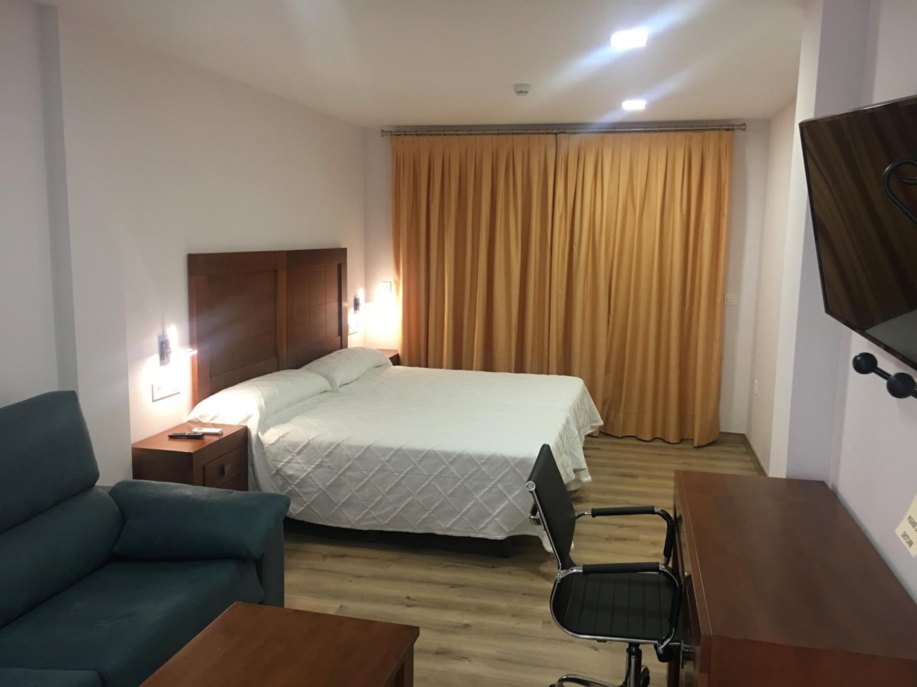 Twin Room with Terrace - Photo 3