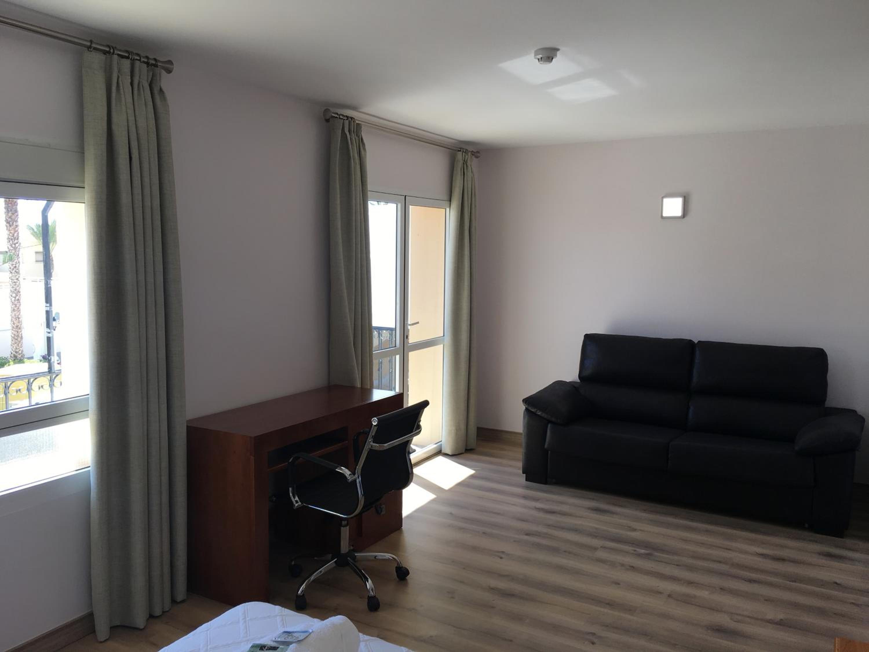 Double Room with Balcony - Photo 1