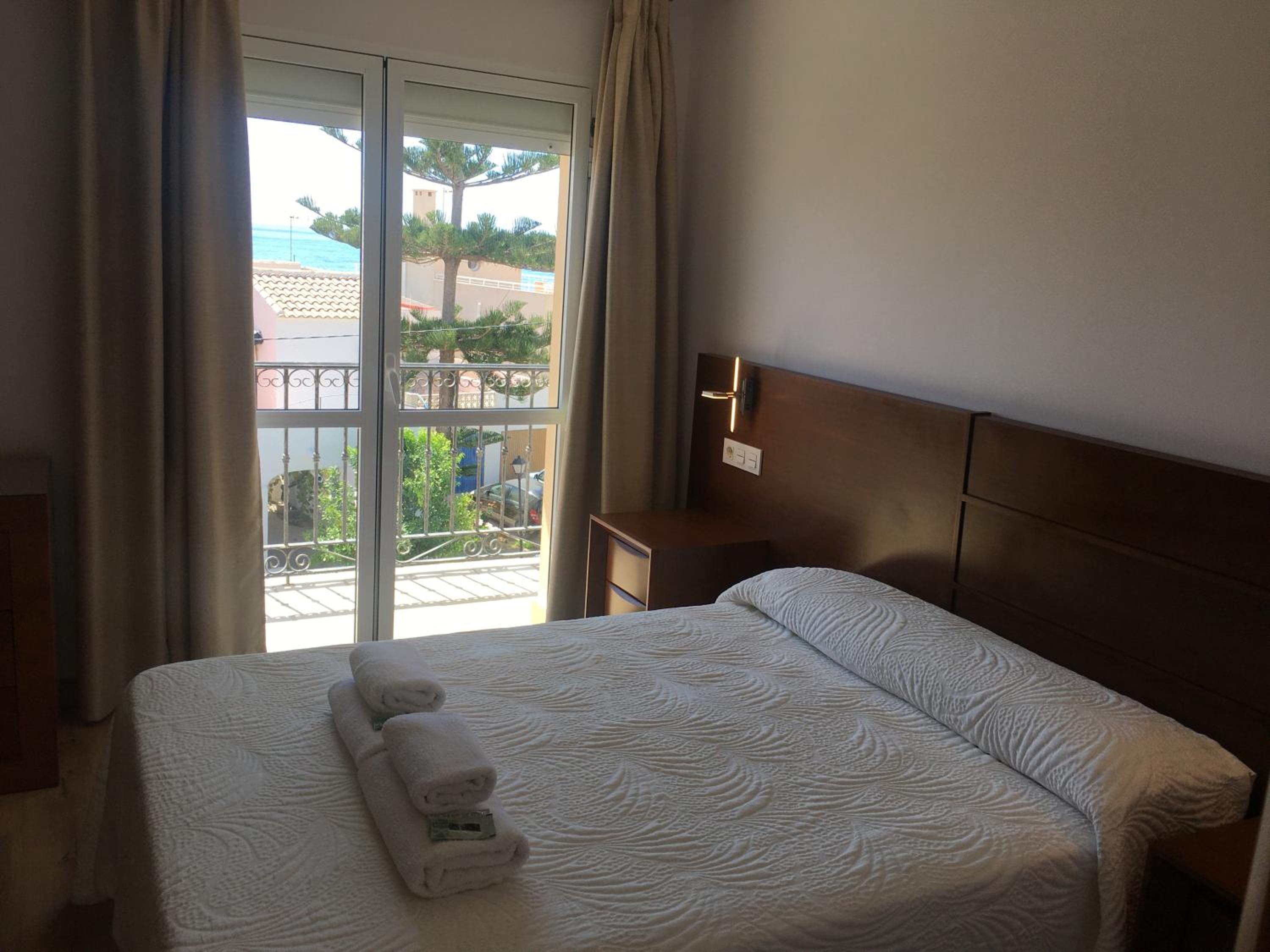 Double Room with Balcony - Photo 2