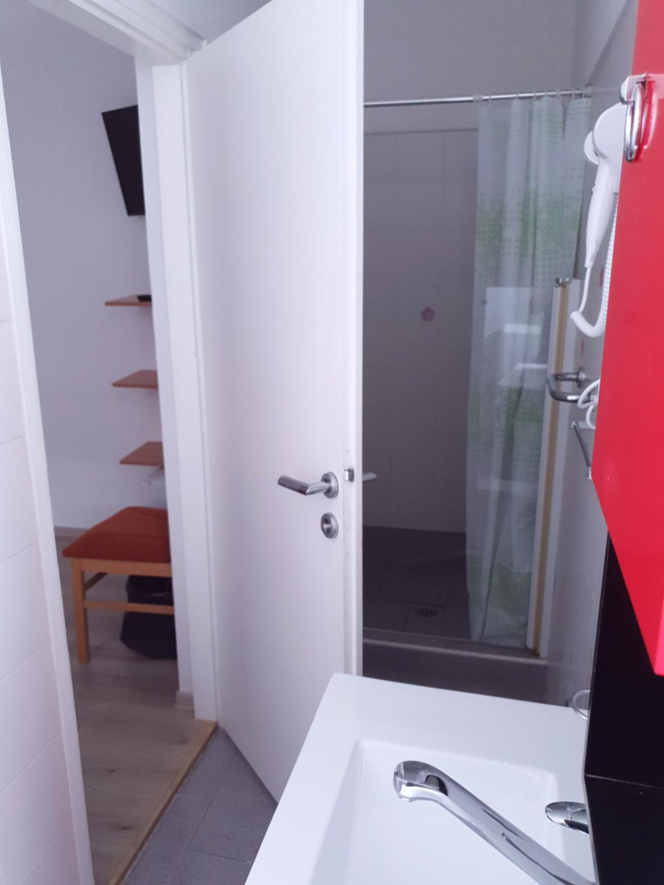 Triple Room with Private Bathroom - Photo 4