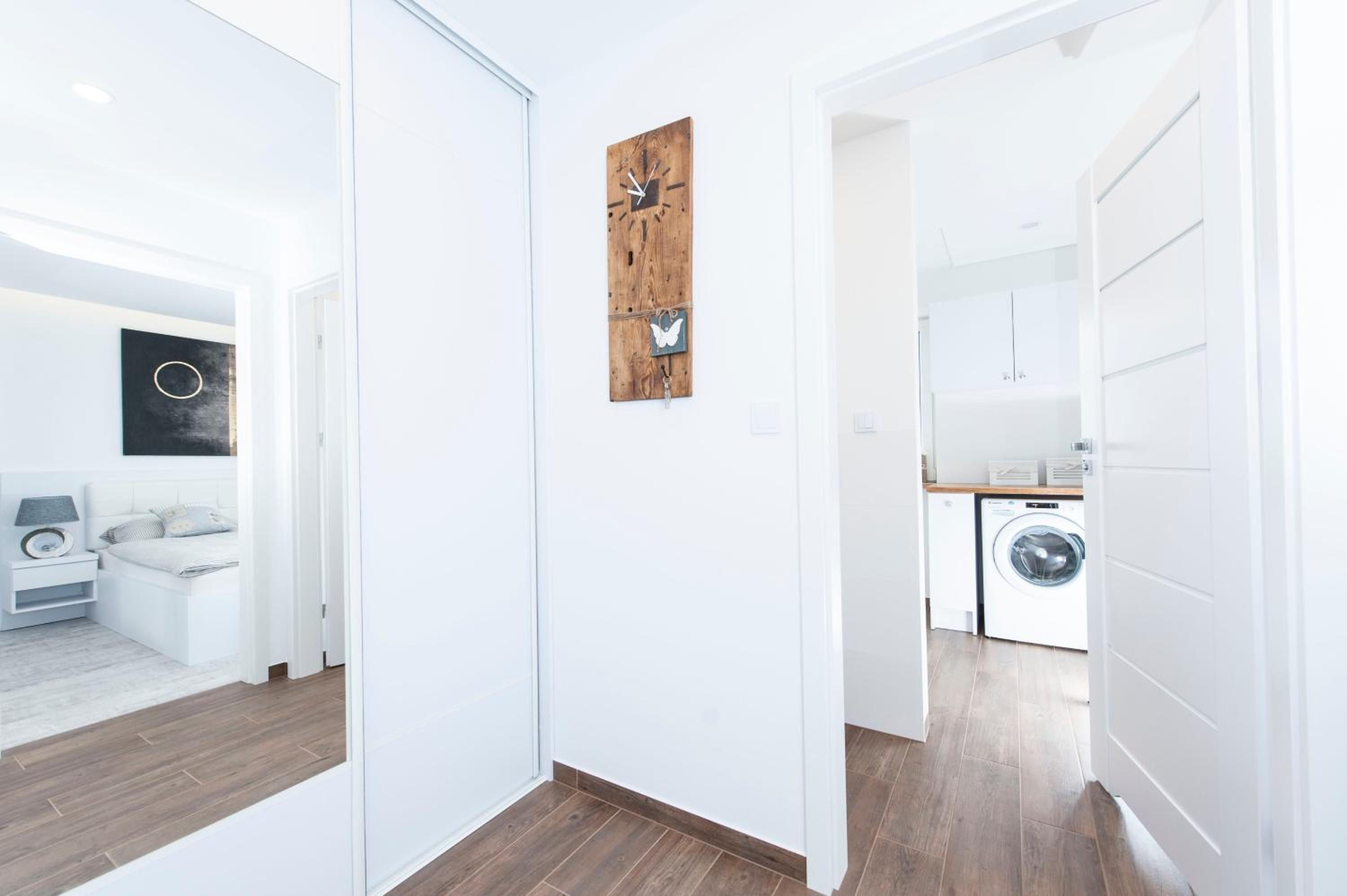 One-Bedroom Apartment photo 2
