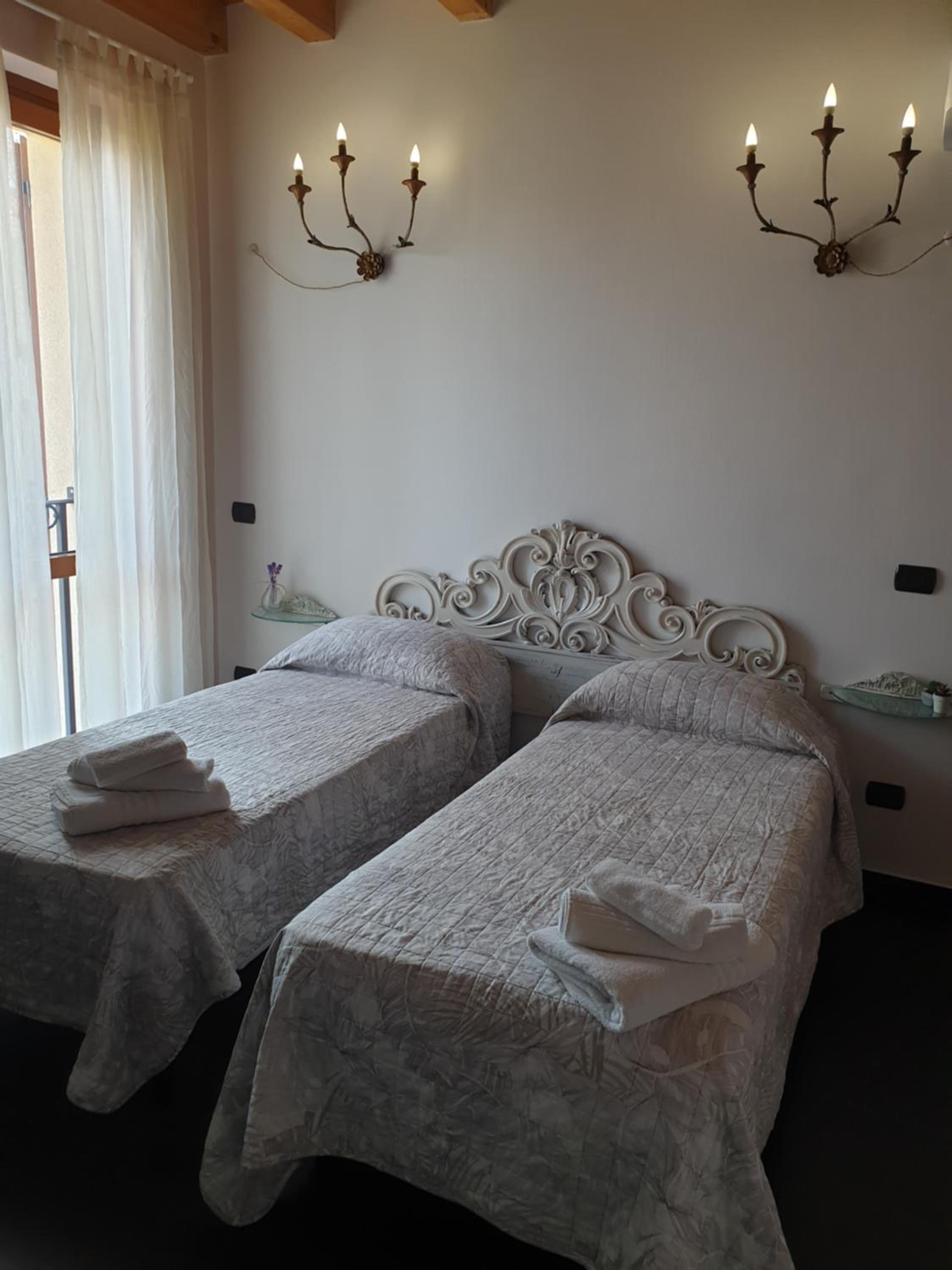 Double or Twin Room with Private External Bathroom photo 3