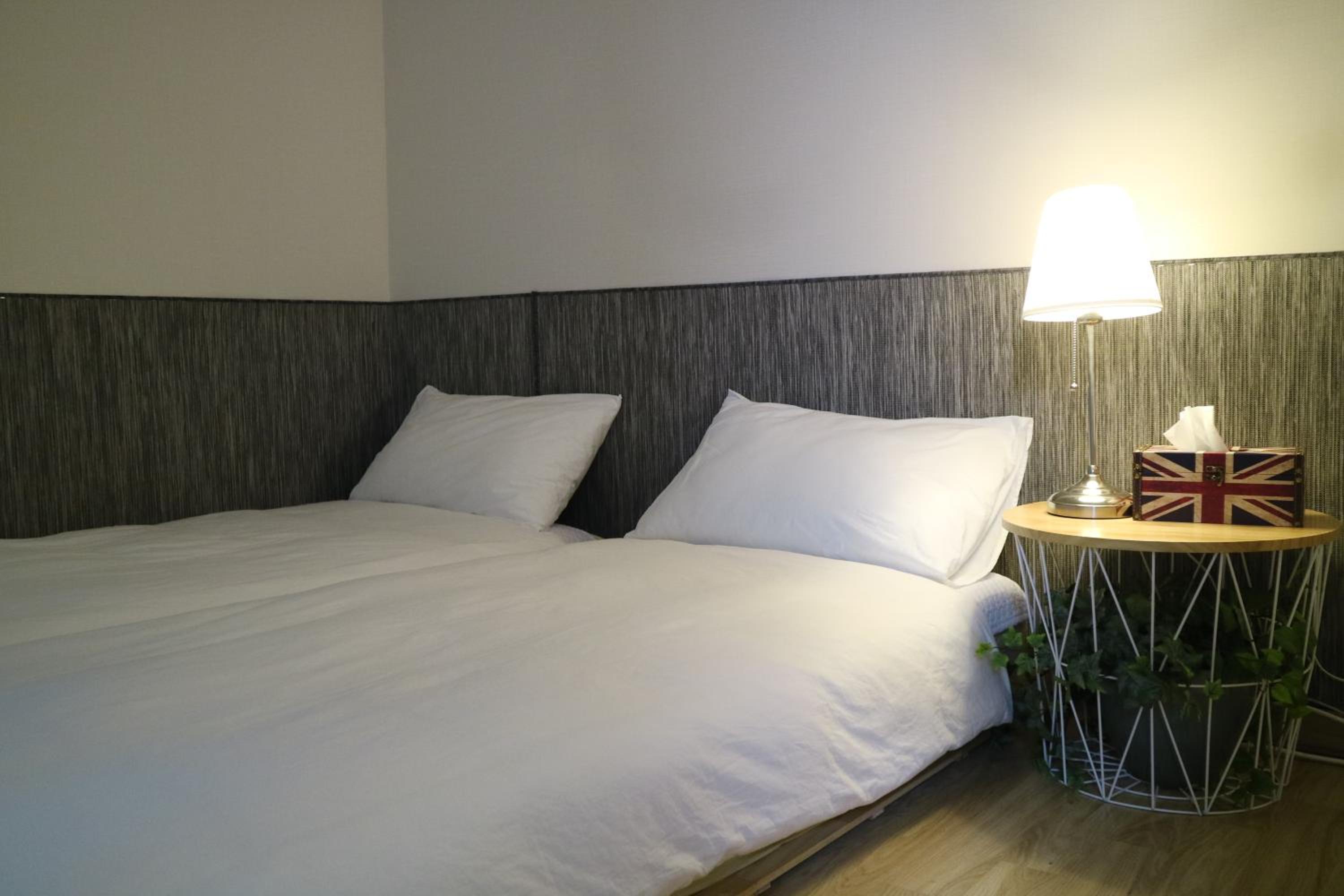 Double or Twin Room with Terrace - Photo 20