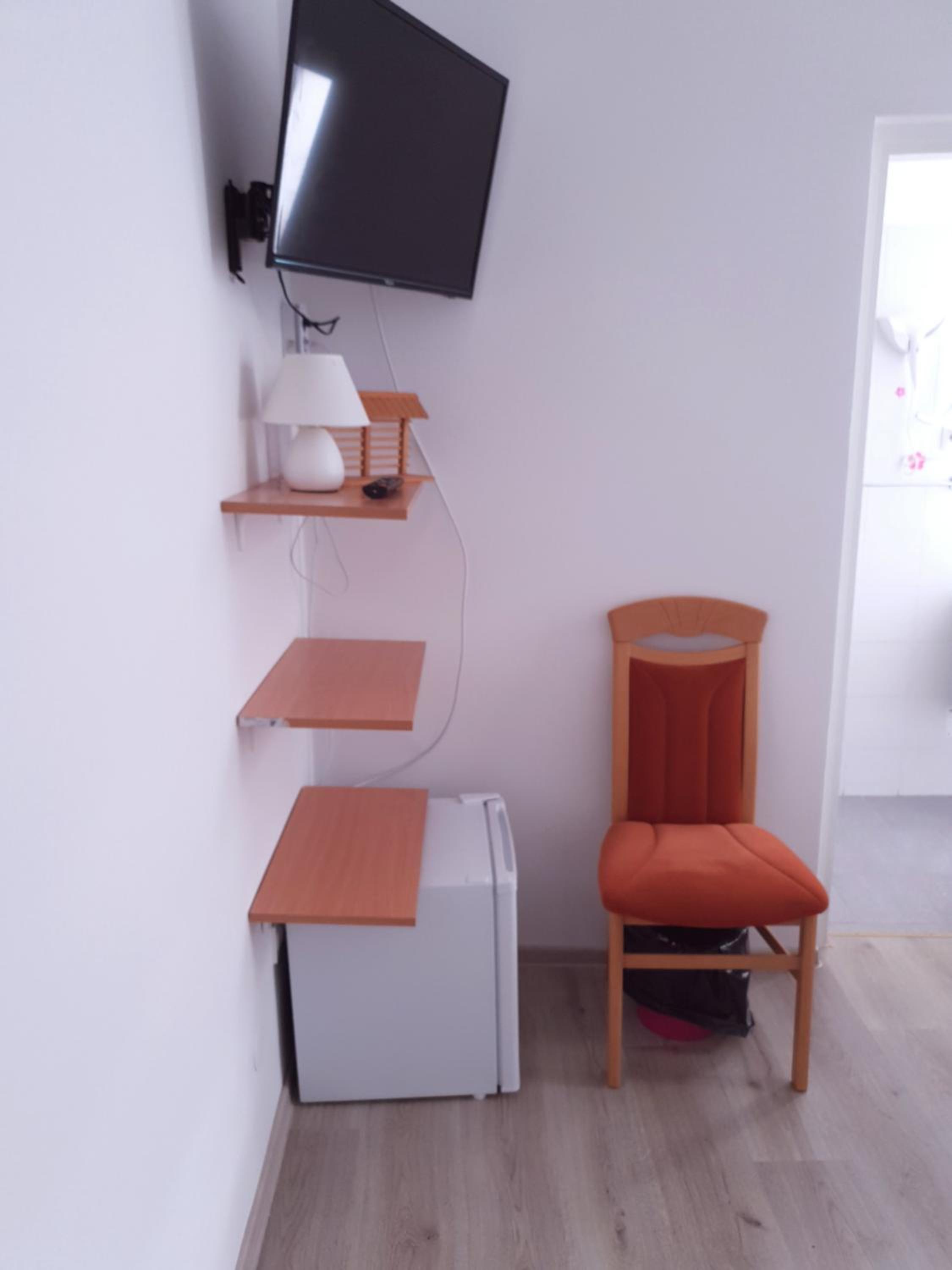 Triple Room with Private Bathroom - Photo 1