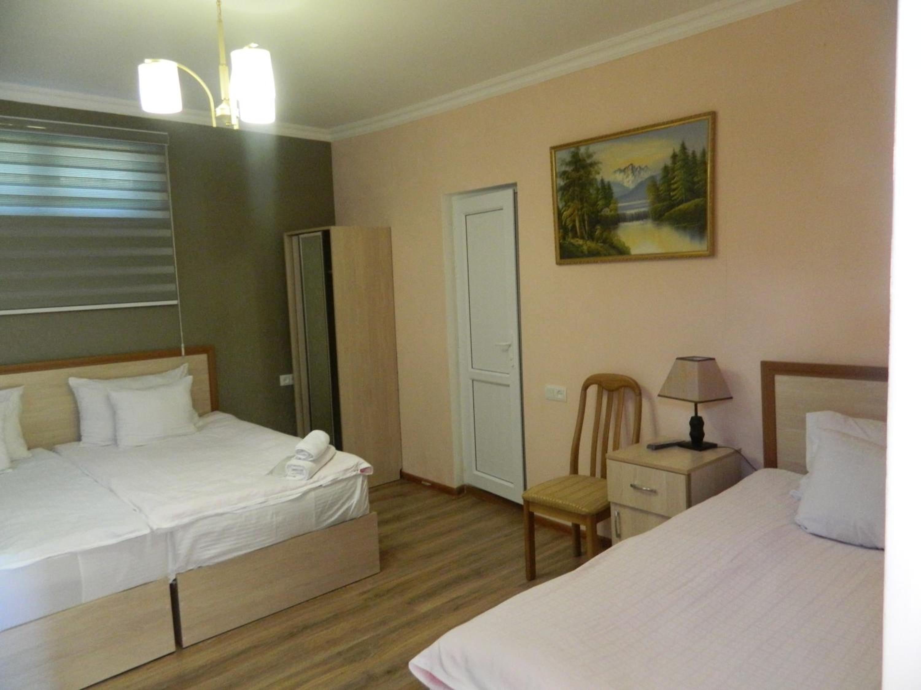 Basic Triple Room photo 2