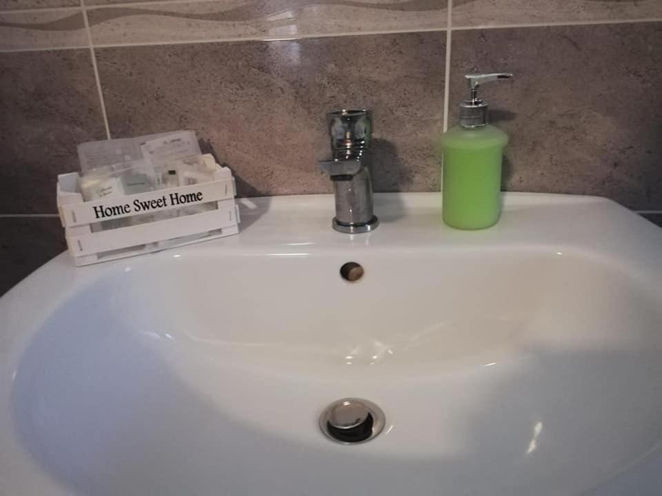 Triple Room with Private Bathroom - Photo 9