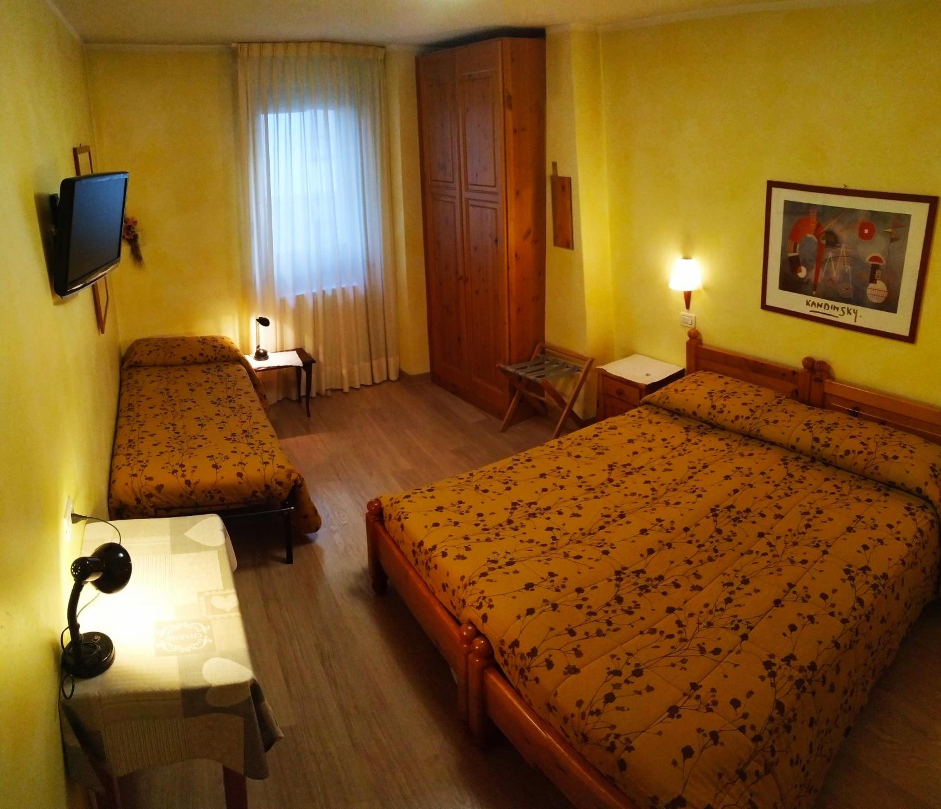 Standard Triple Room photo 3