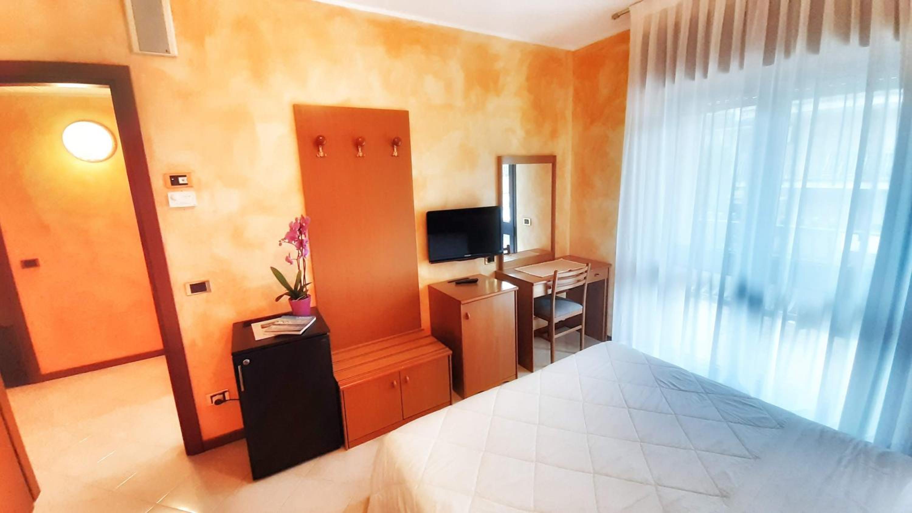 Standard Triple Room - Photo 3