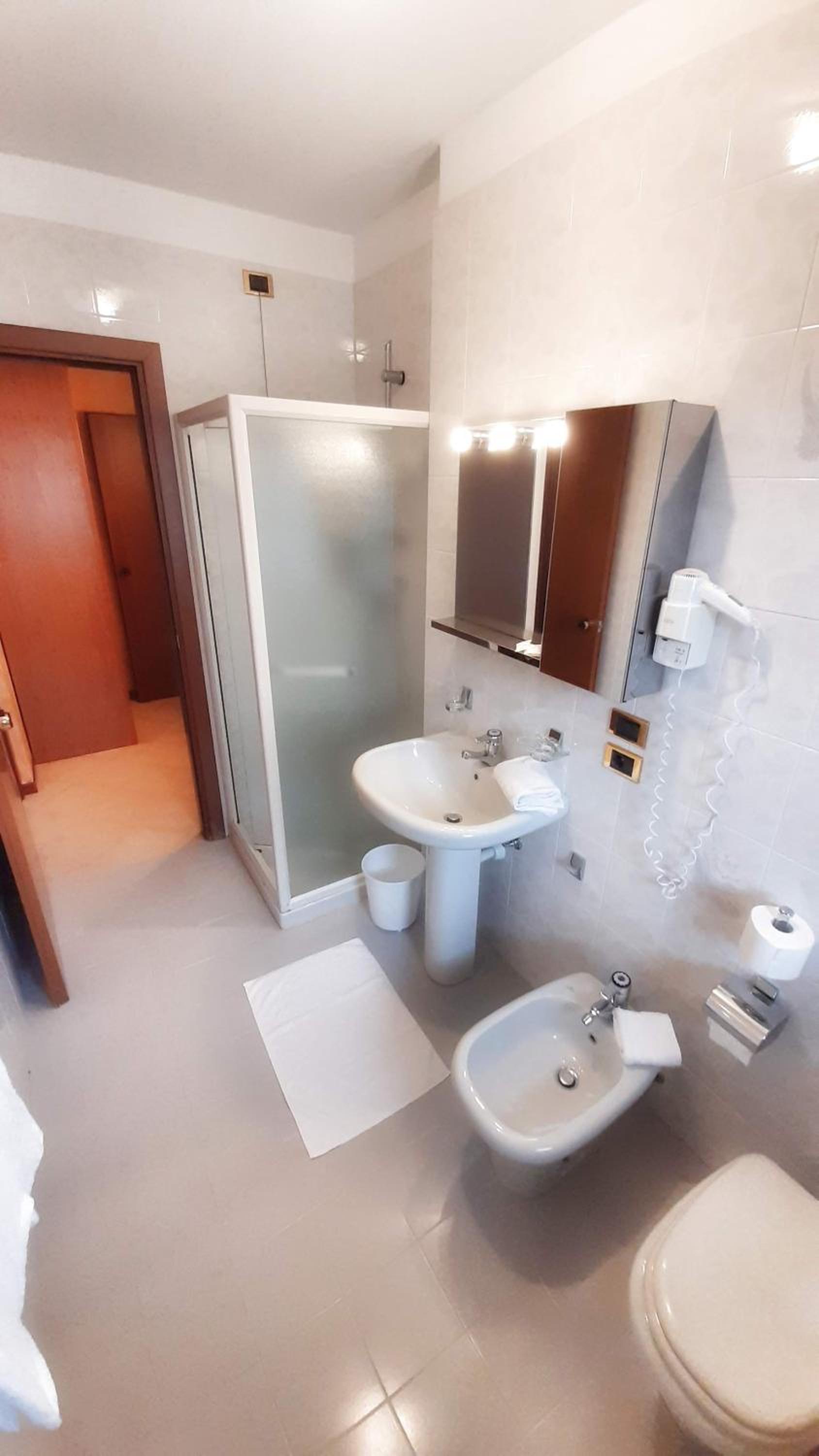 Standard Triple Room - Photo 2