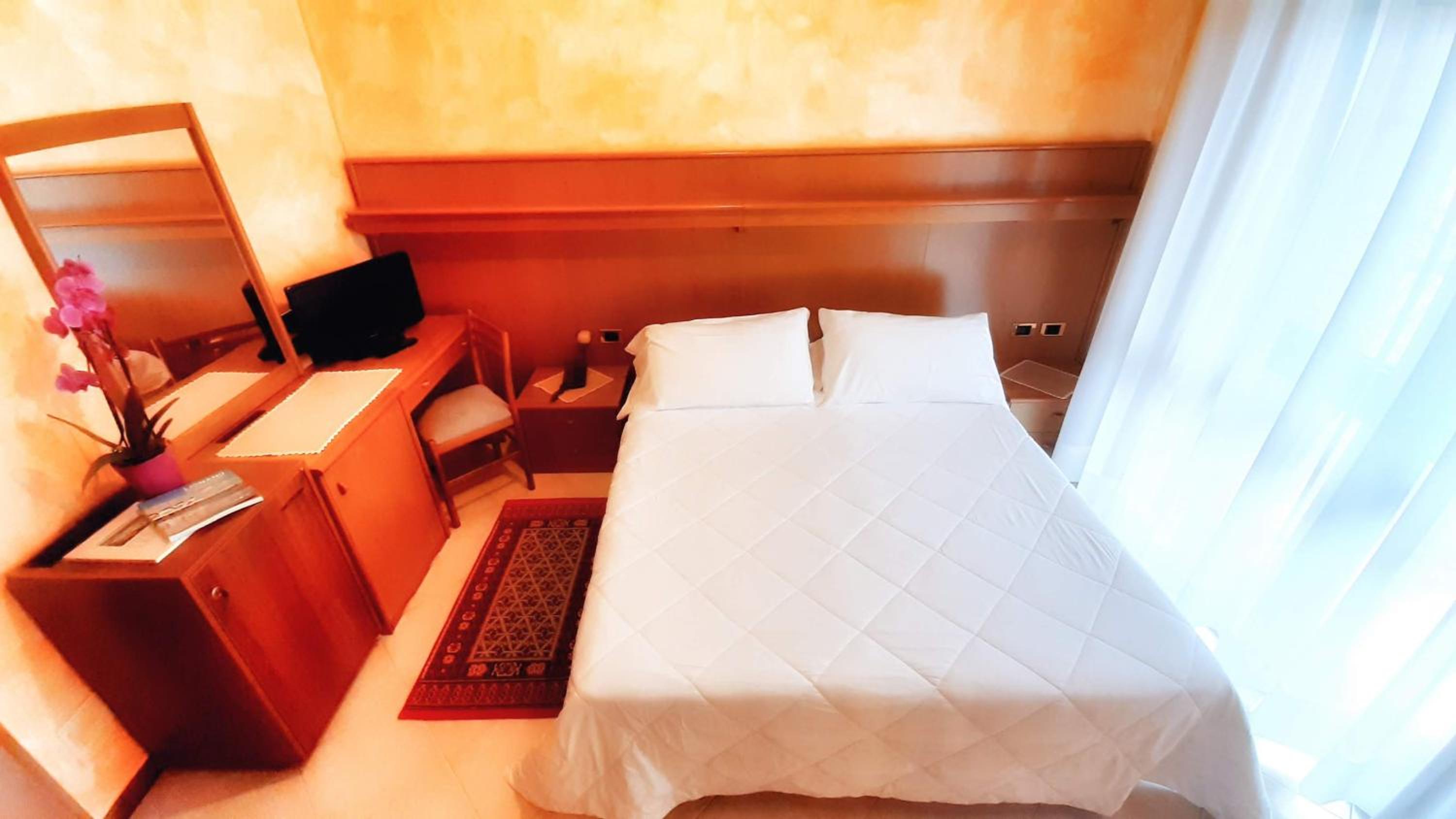 Single Room photo 3