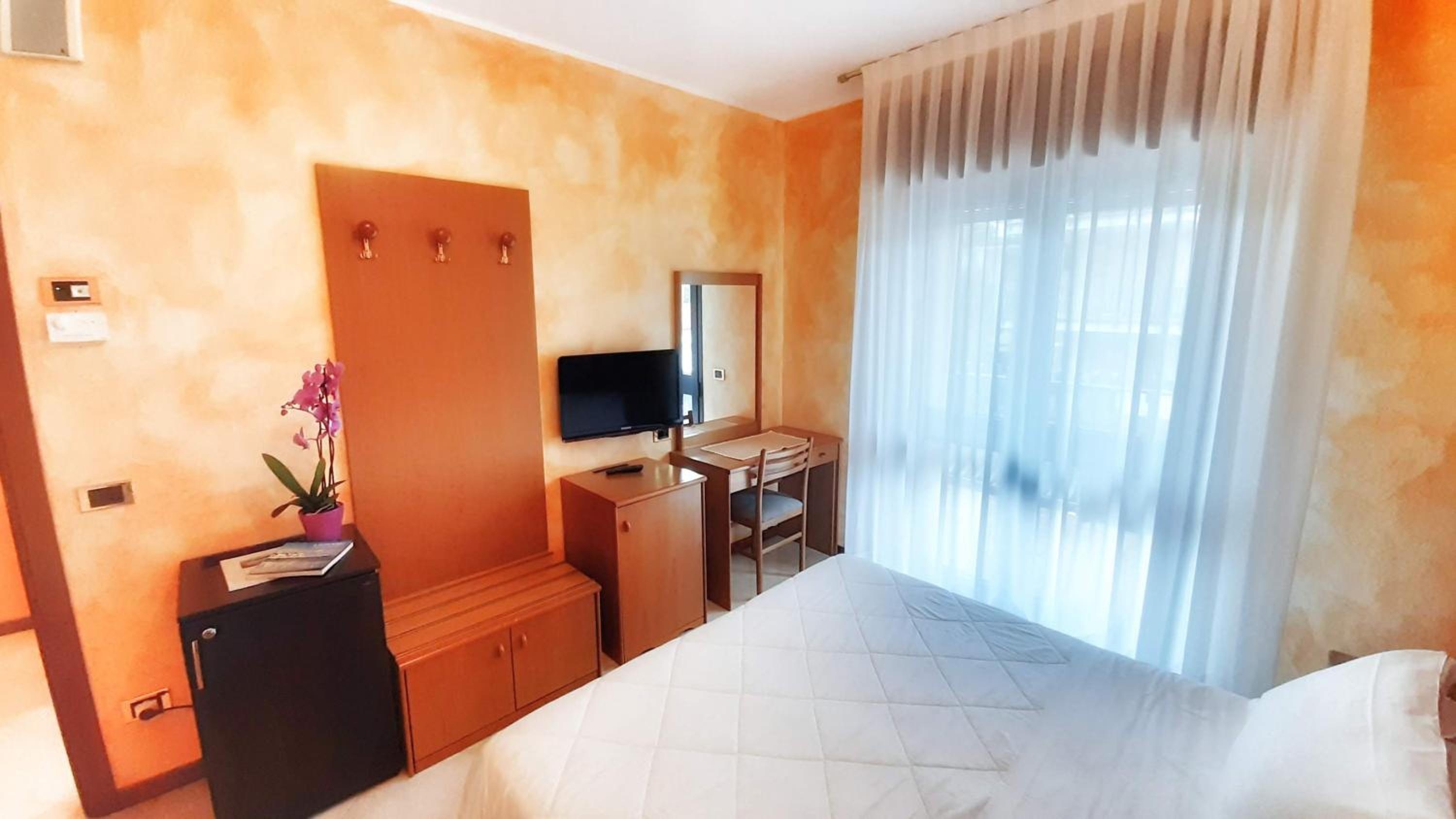 Standard Triple Room - Photo 1