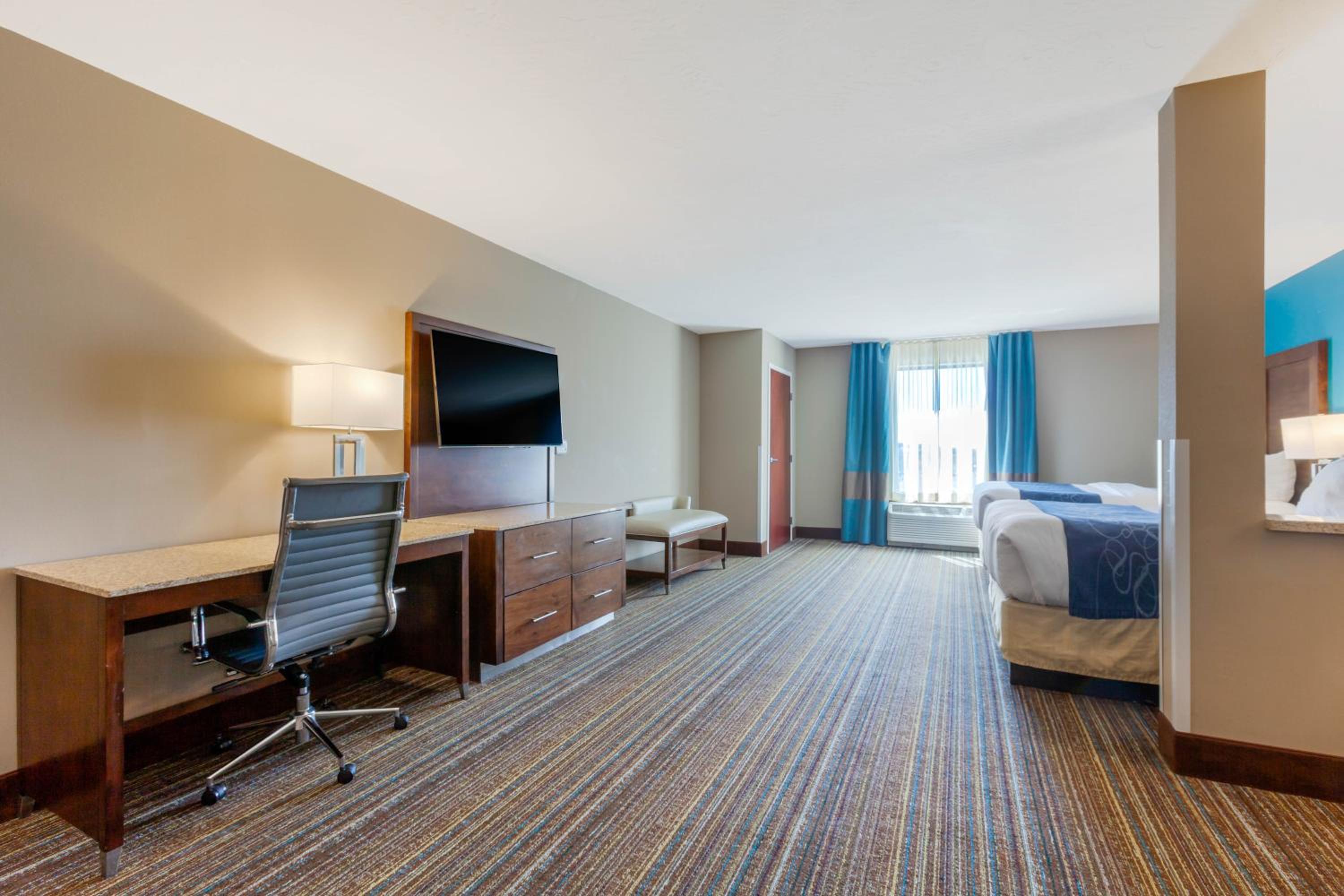 Queen Suite with 2 Queen Beds and Sofa Bed - Non Smoking, photo 6