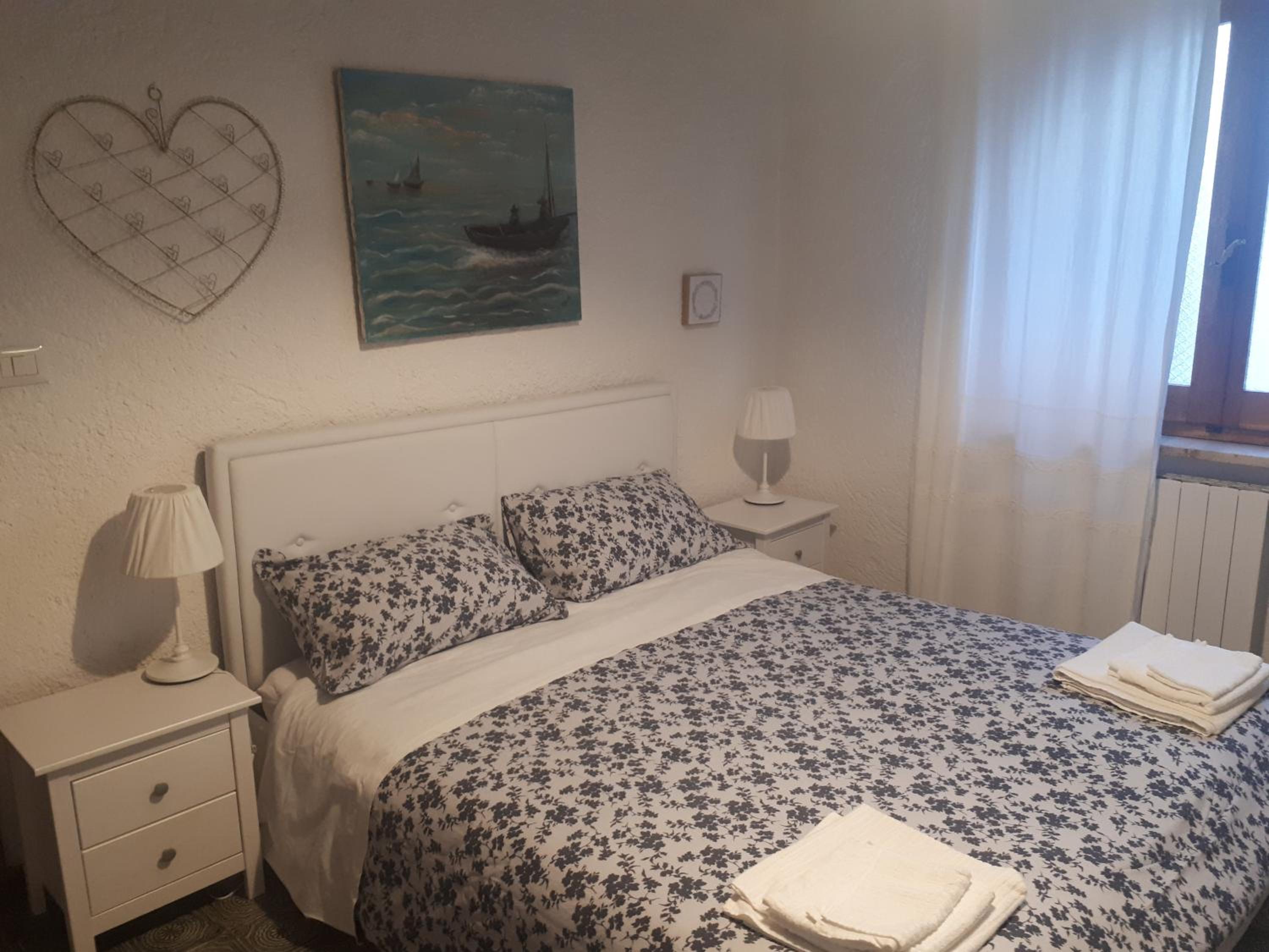 Double Room with Private External Bathroom - Photo 17