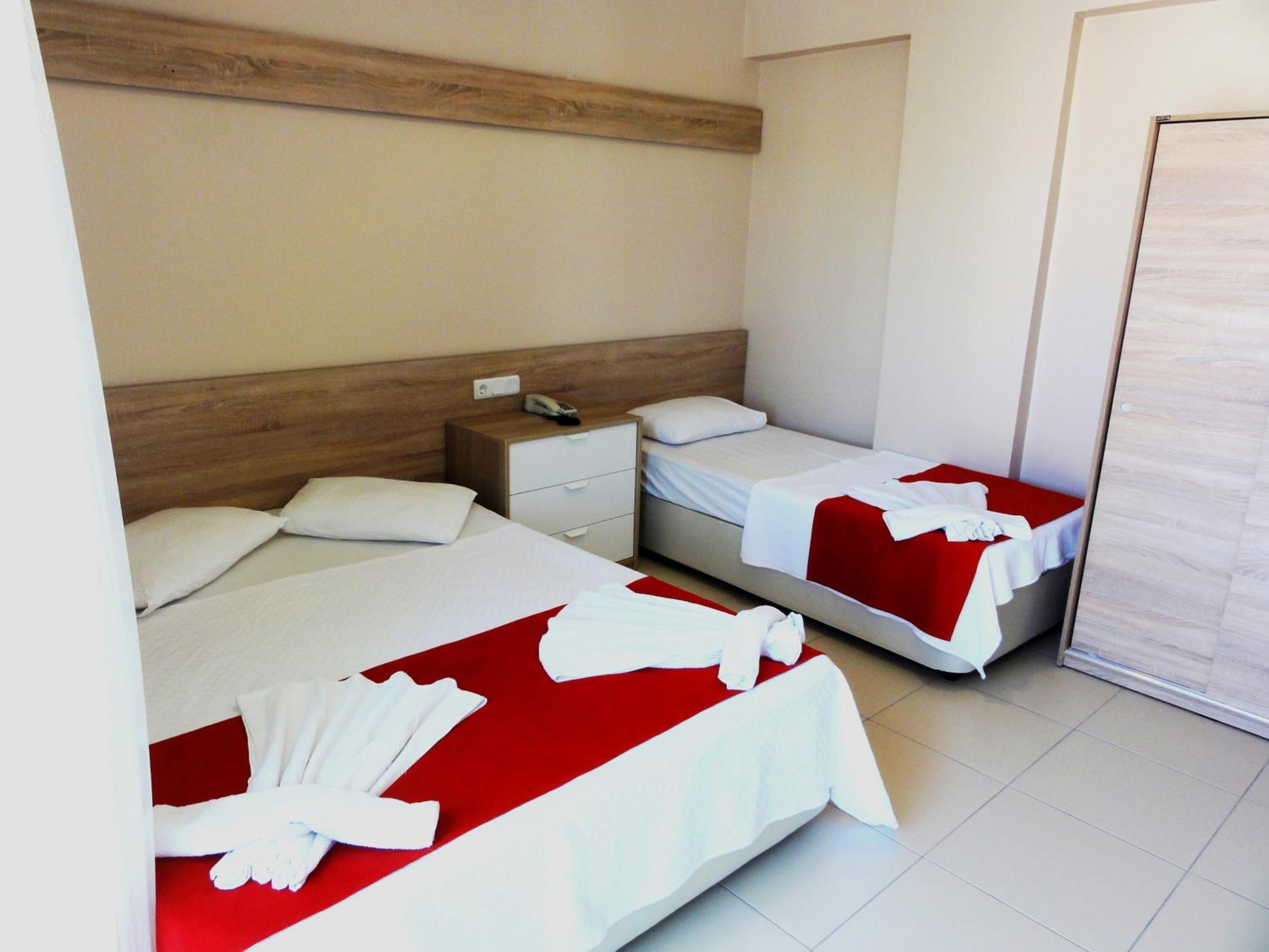 Triple Room - Photo 13
