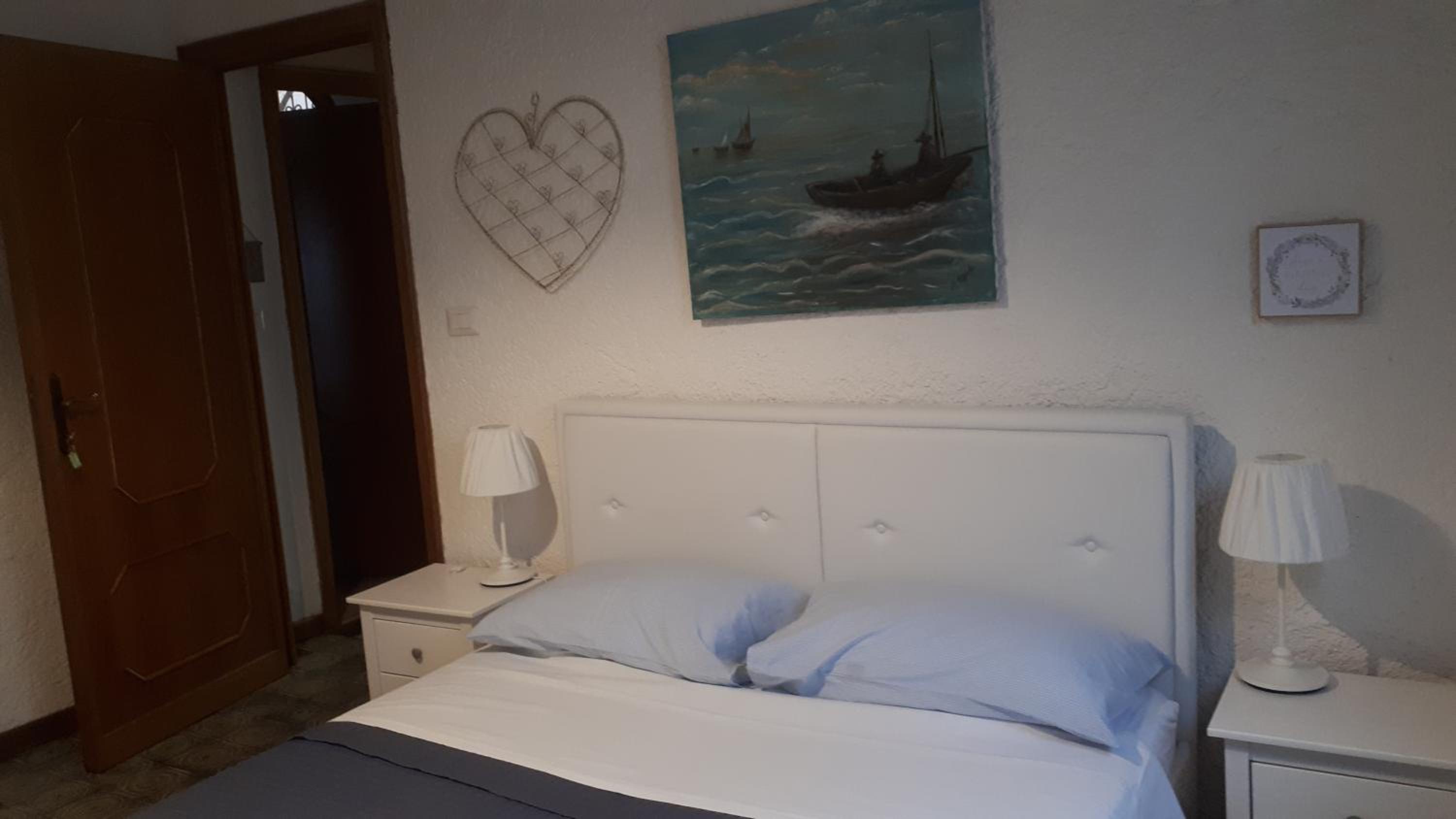 Double Room with Private External Bathroom - Photo 1