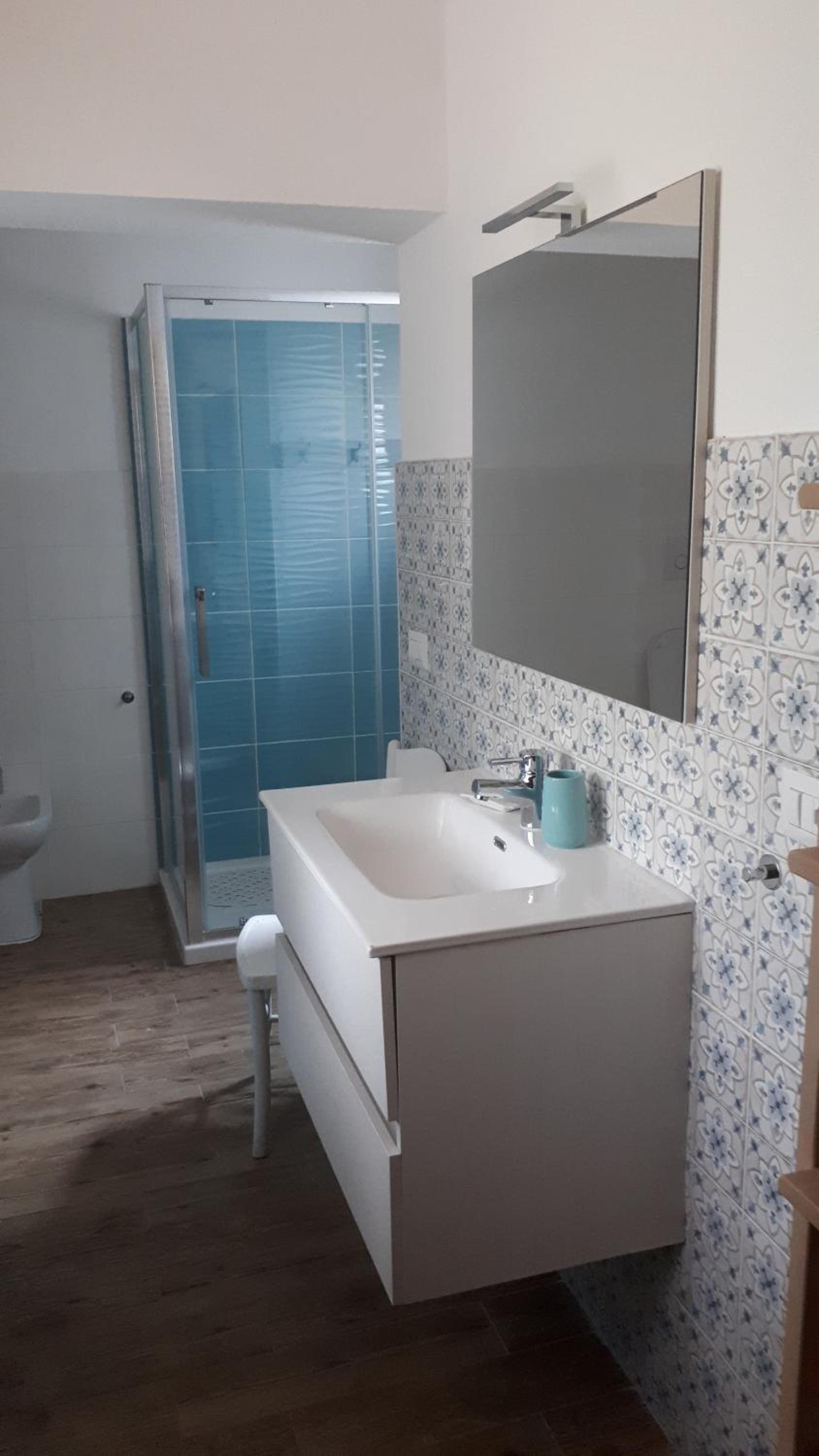 Double Room with Private External Bathroom - Photo 28