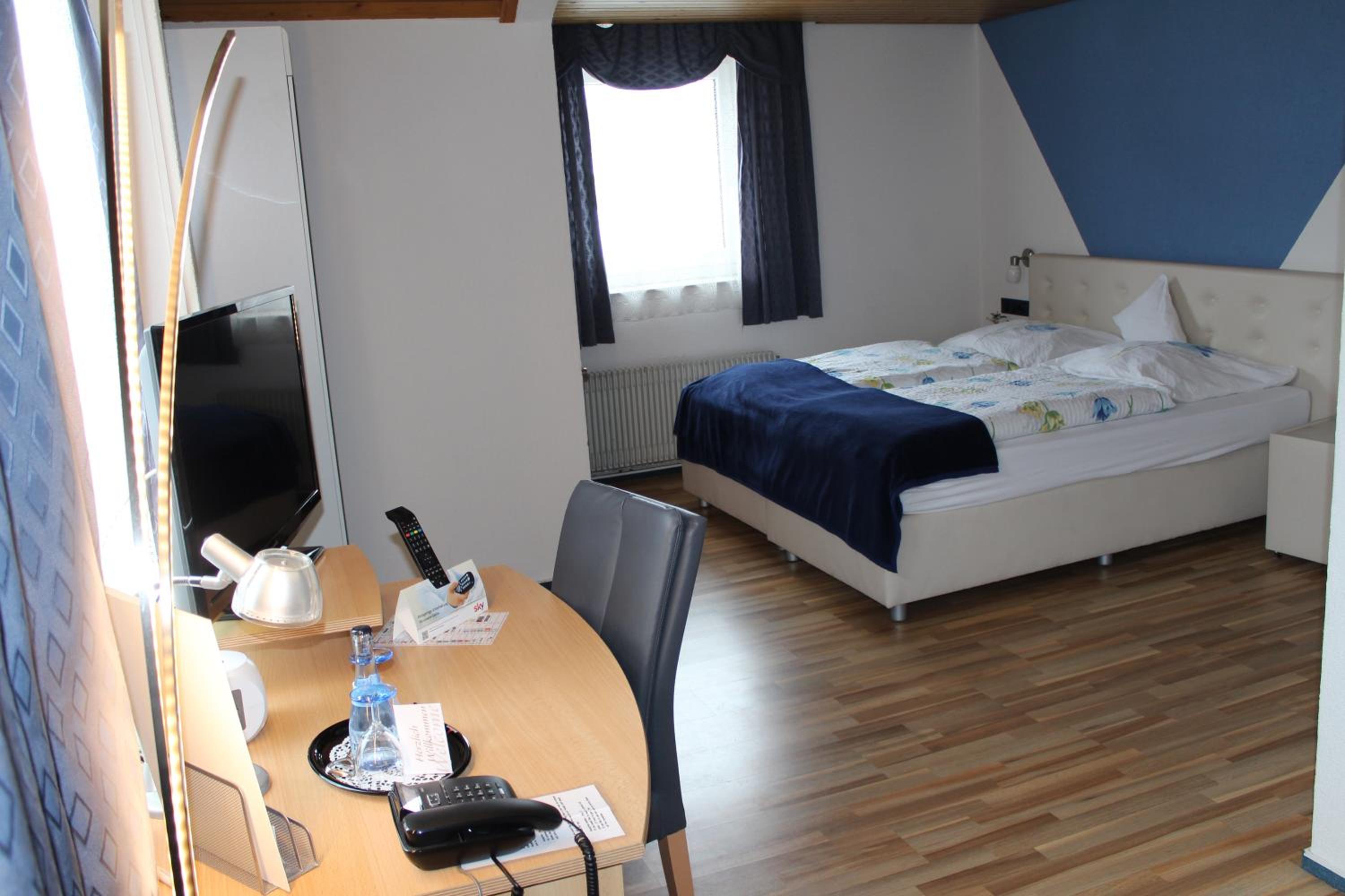 Double or Twin Room with Shower - Photo 5