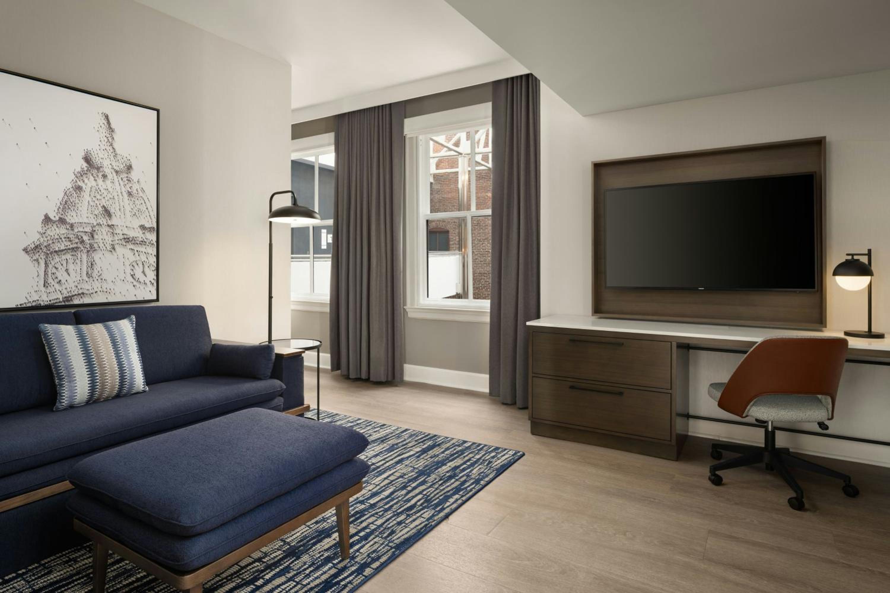 One-Bedroom King Suite with City View, Roll-In Shower and Sofa Bed - Mobility Access