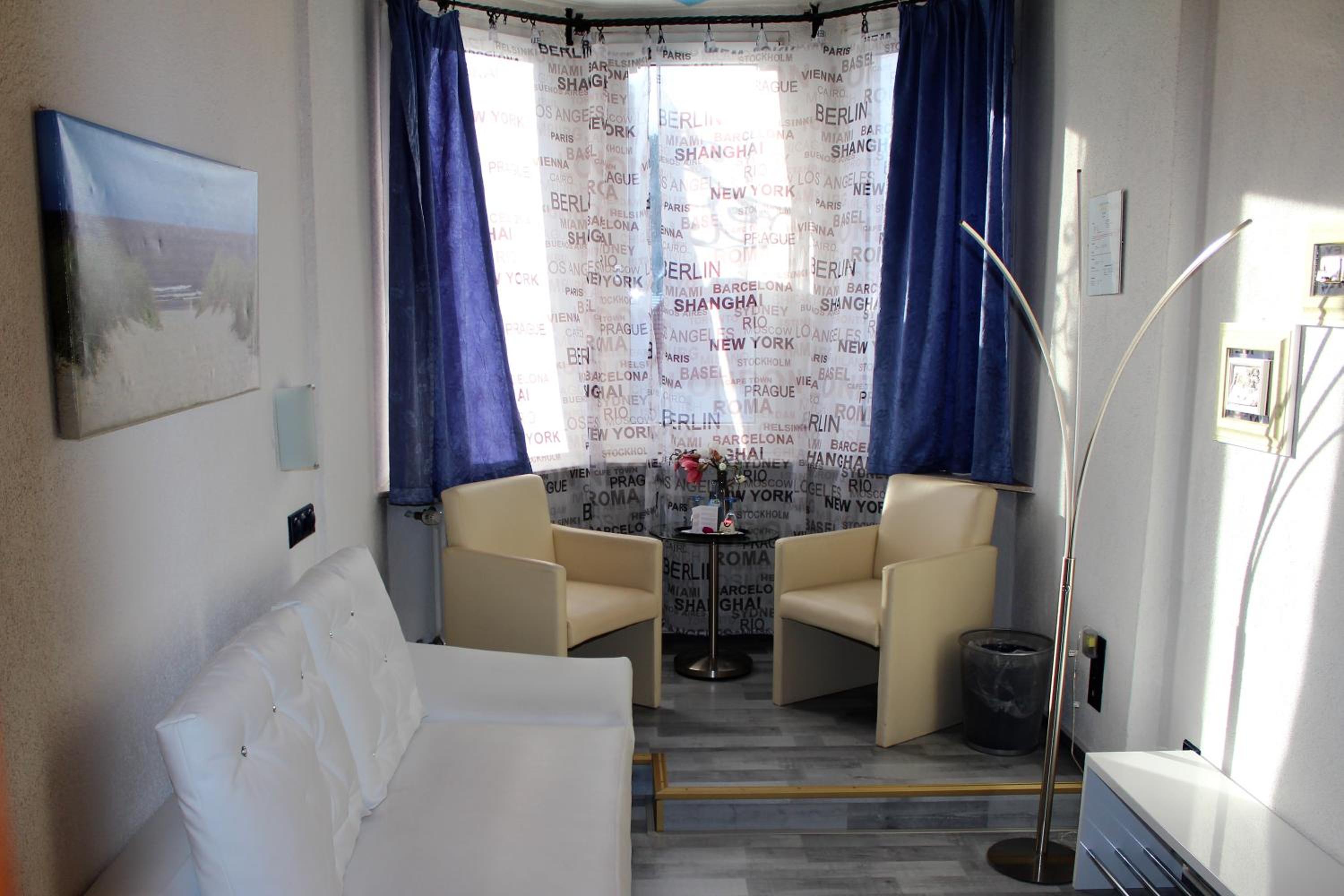 Double or Twin Room with Shower - Photo 4