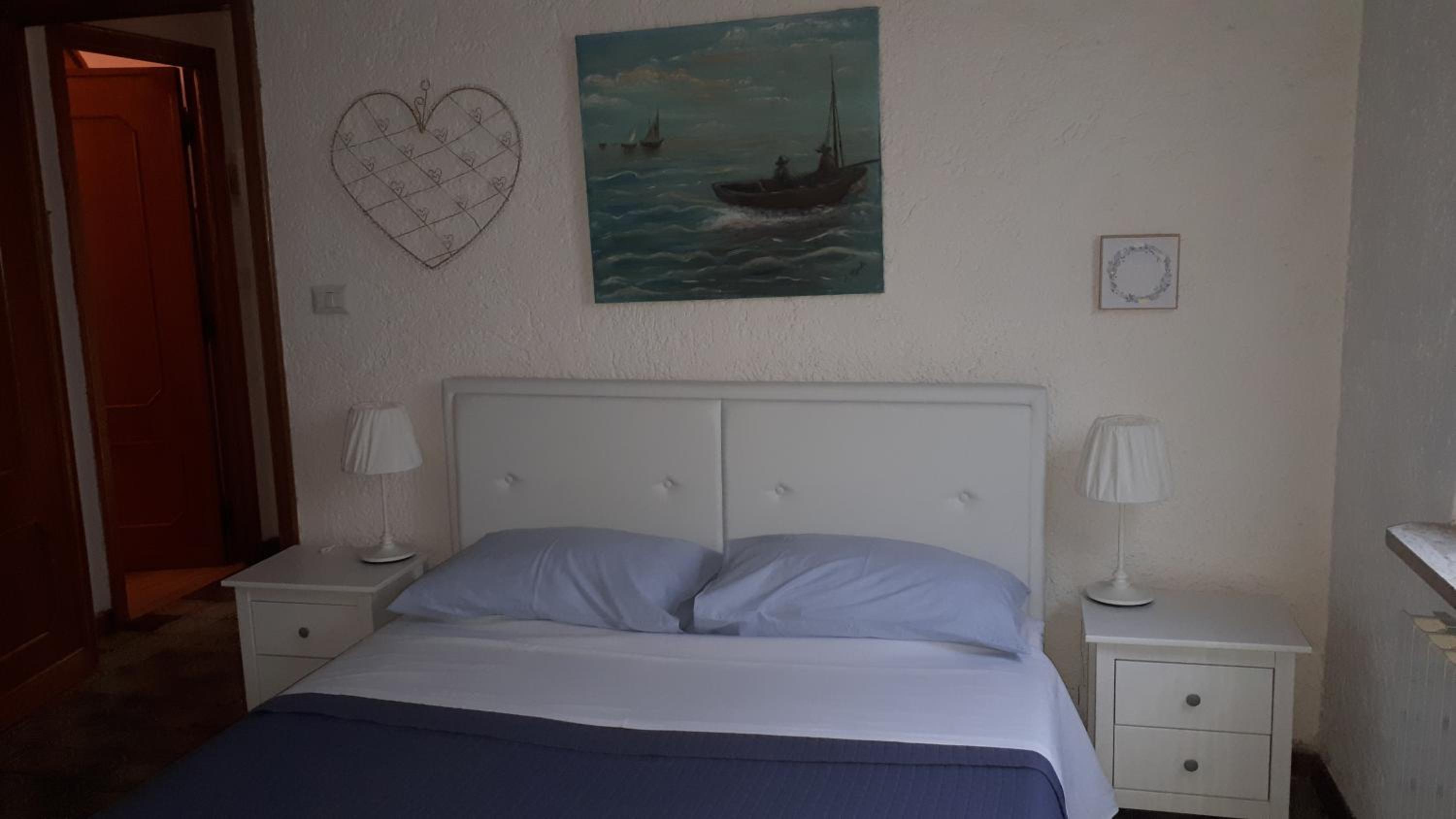 Double Room with Private External Bathroom - Photo 3