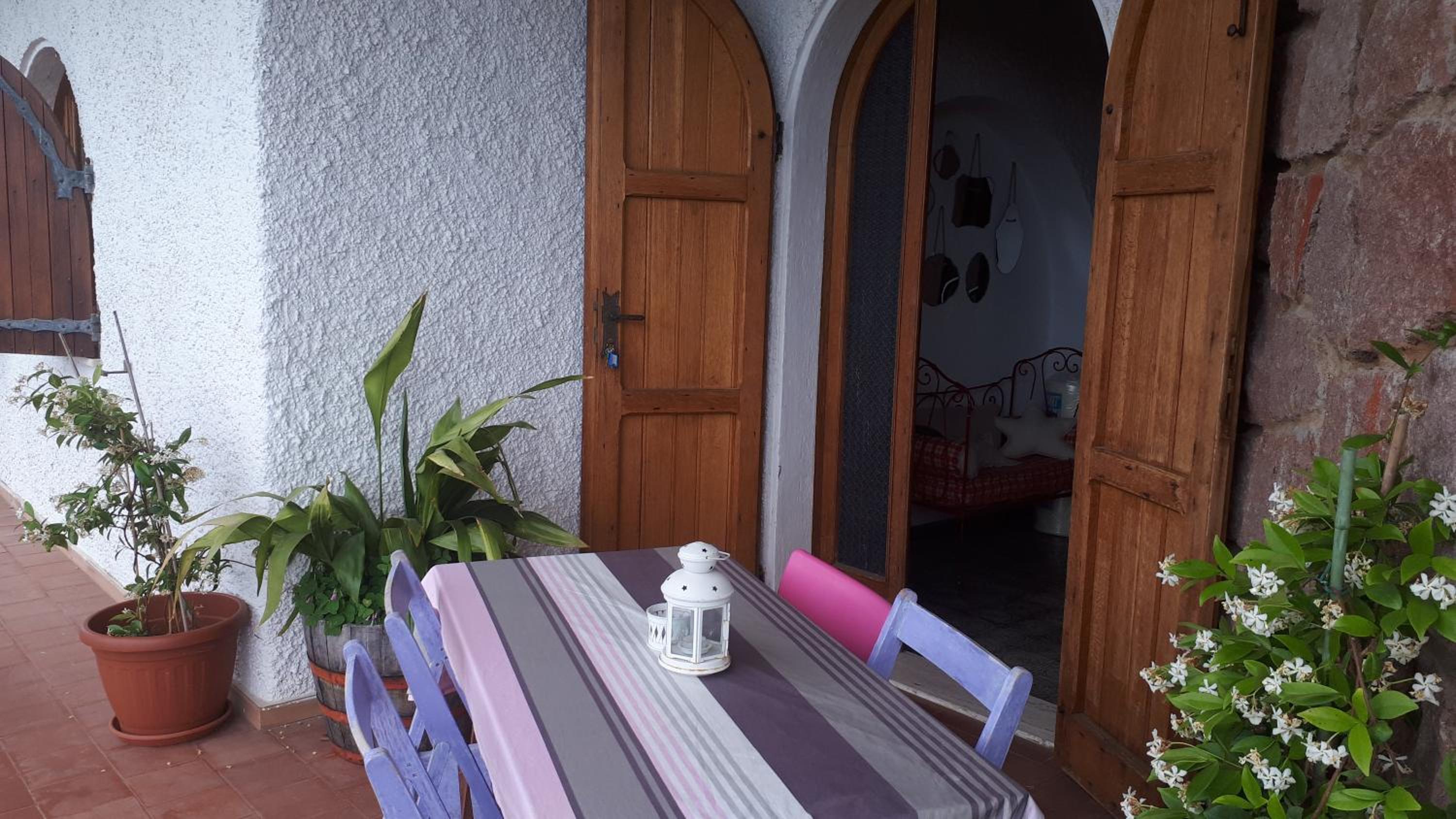 Double Room with Private External Bathroom - Photo 11