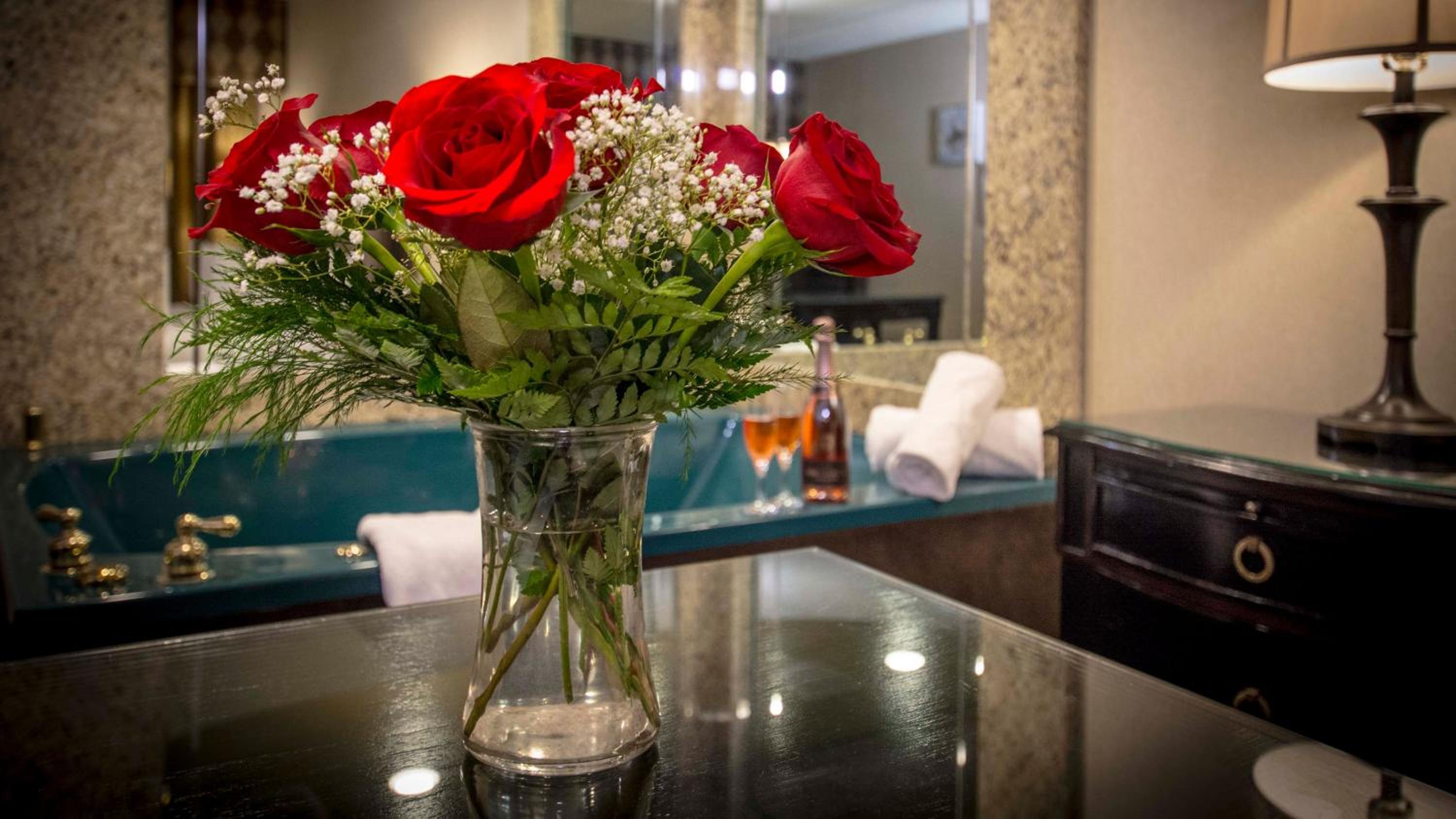 King Suite with Spa Bath - Photo 5