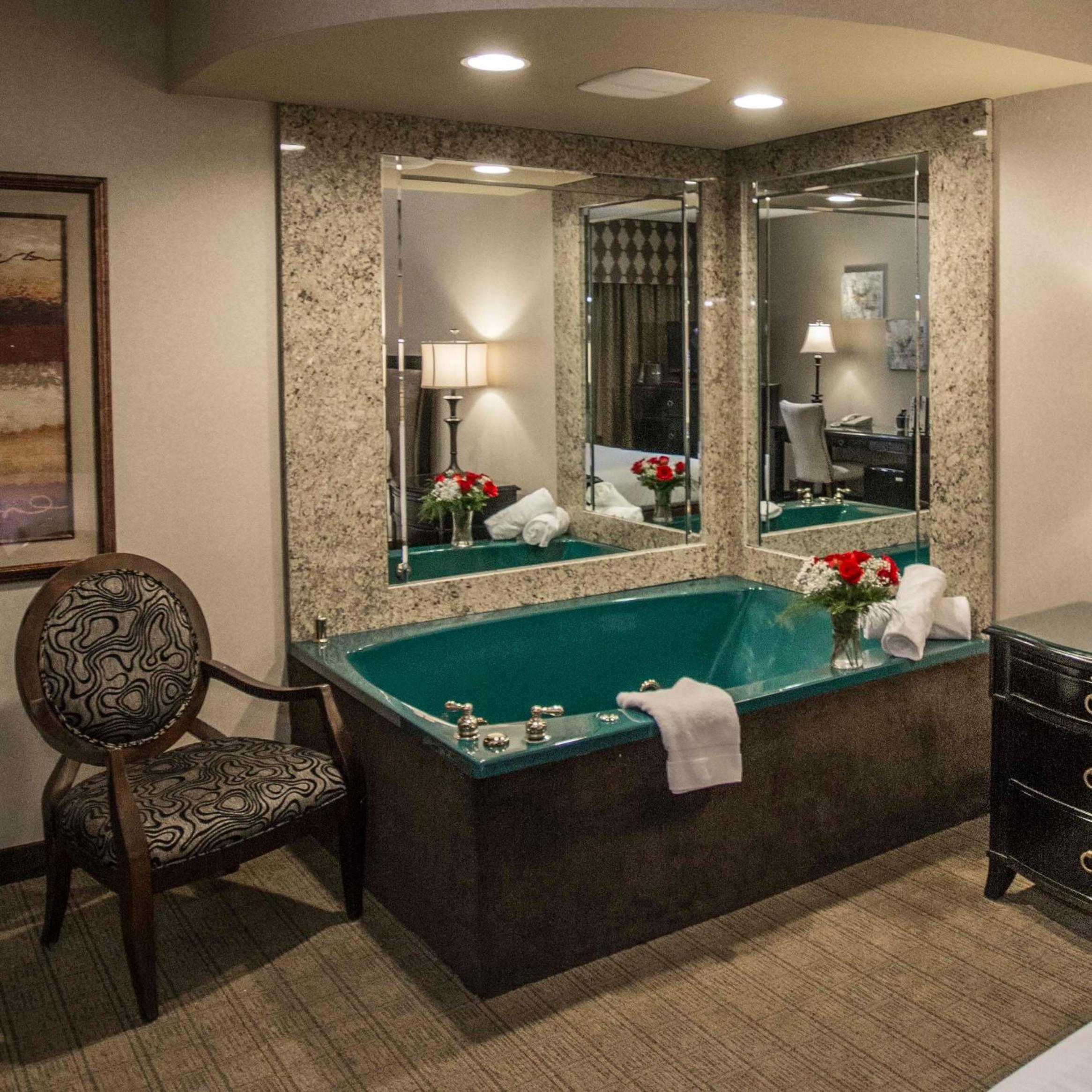 King Suite with Spa Bath - Photo 7