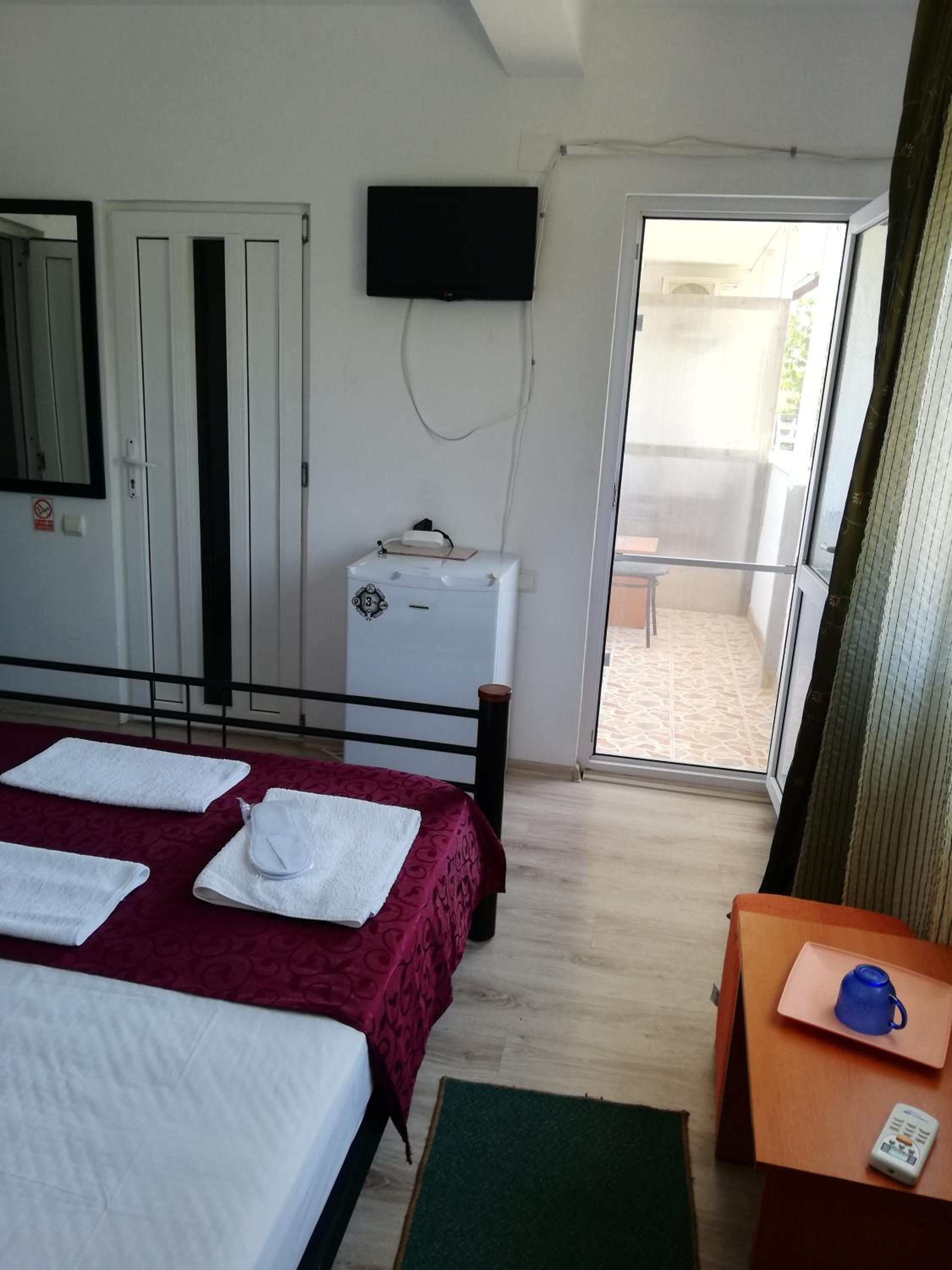 Double Room - Photo 8