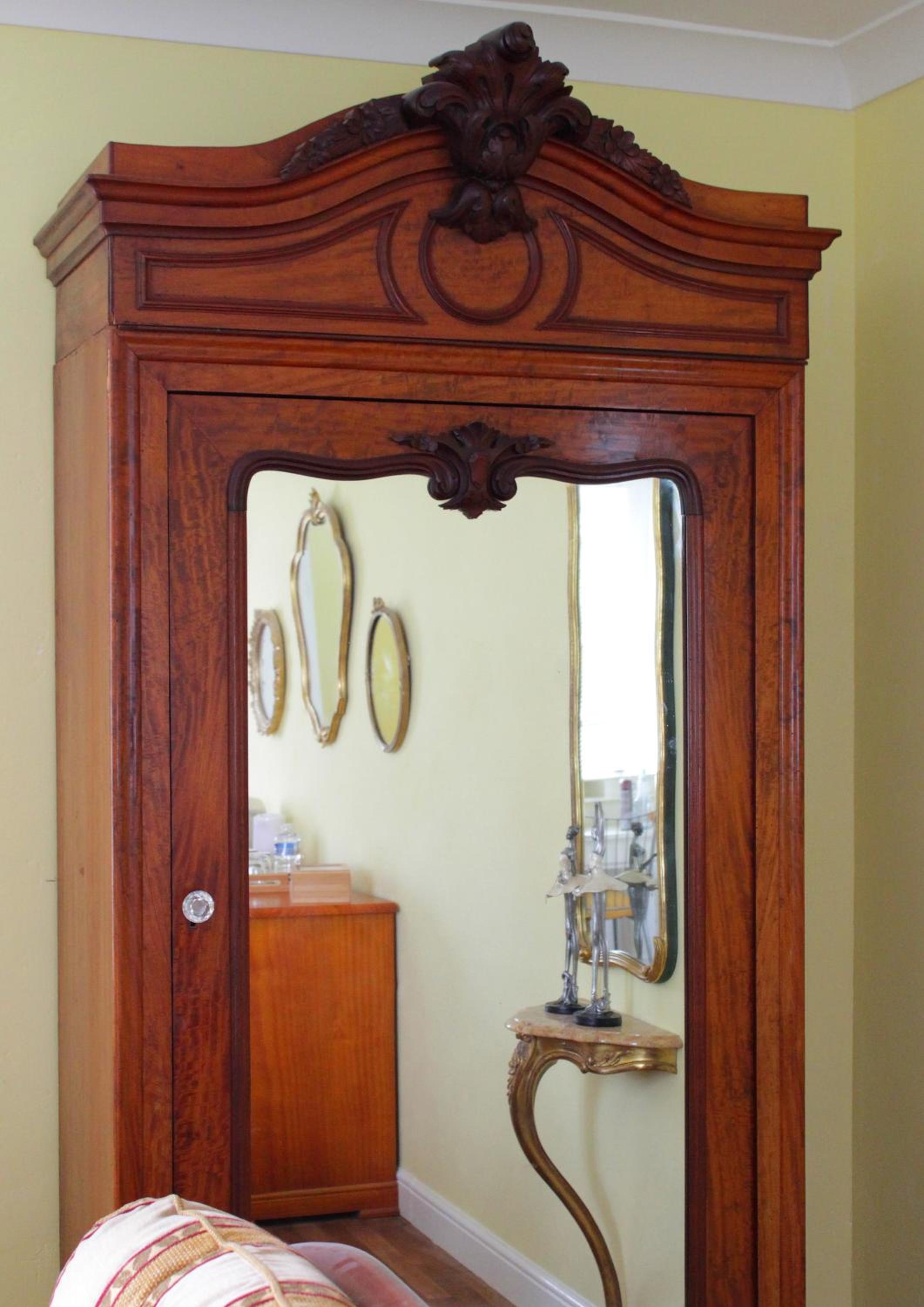 Superior King Suite - Photo 6