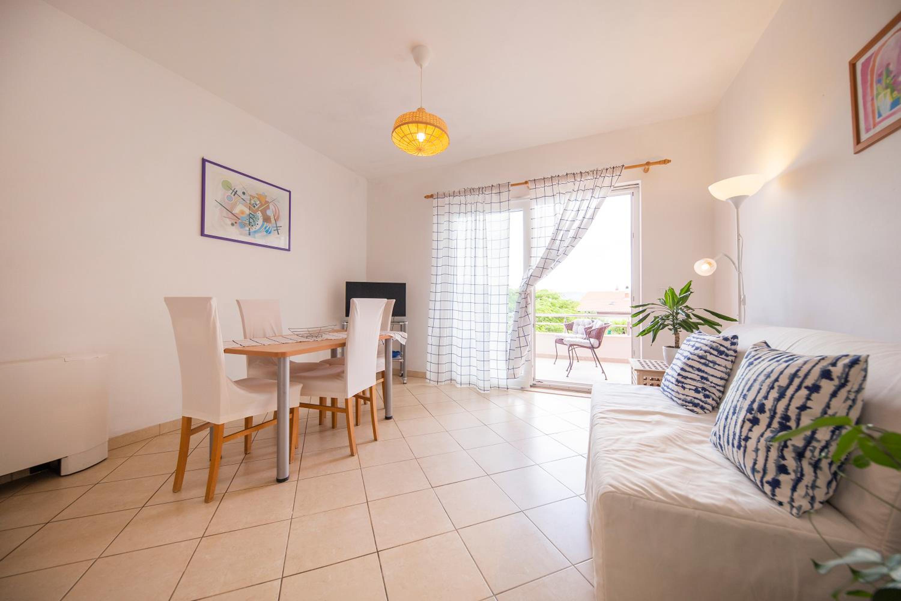 Apartment with Balcony photo 3