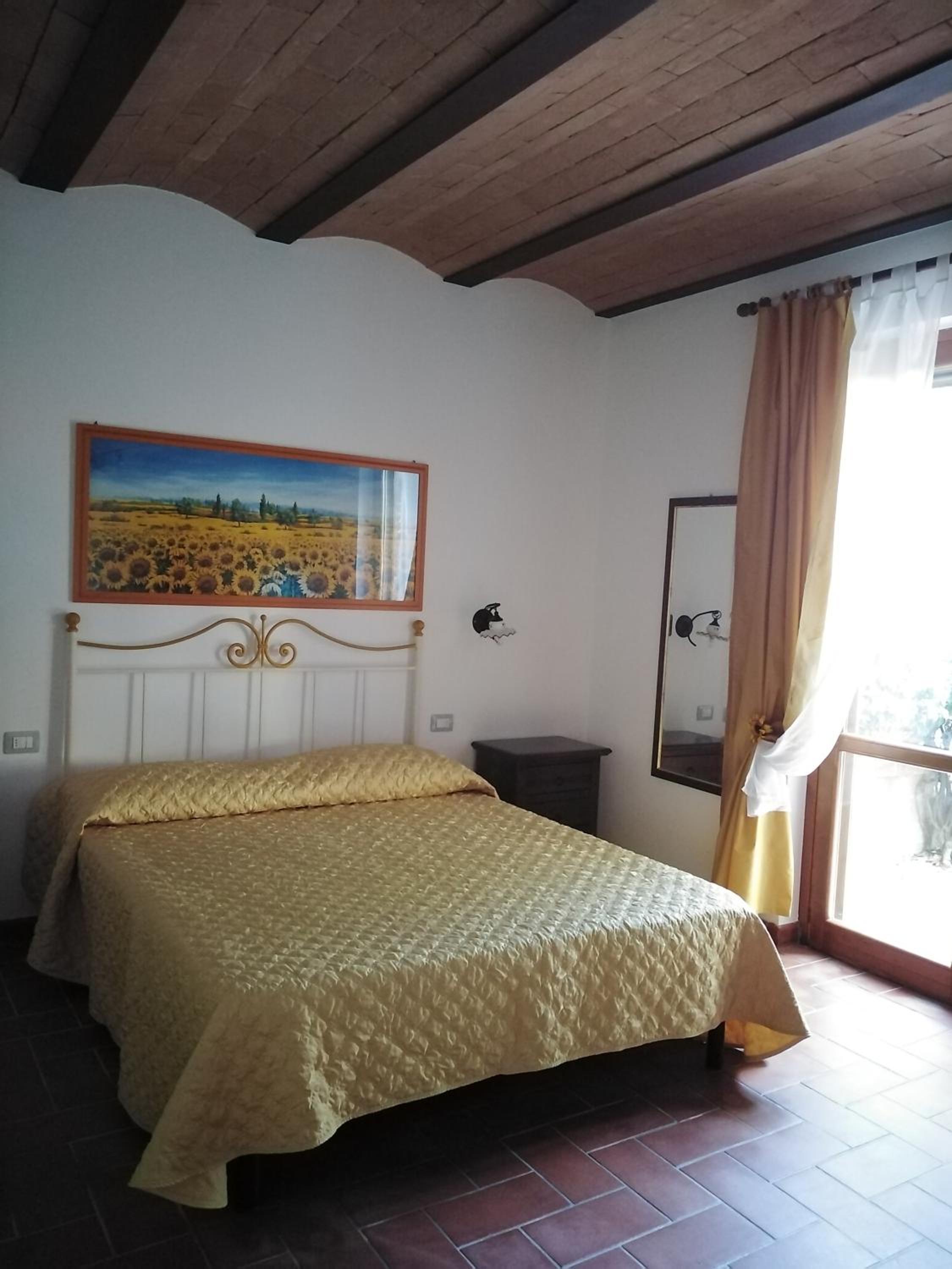 One-Bedroom Apartment - Photo 1