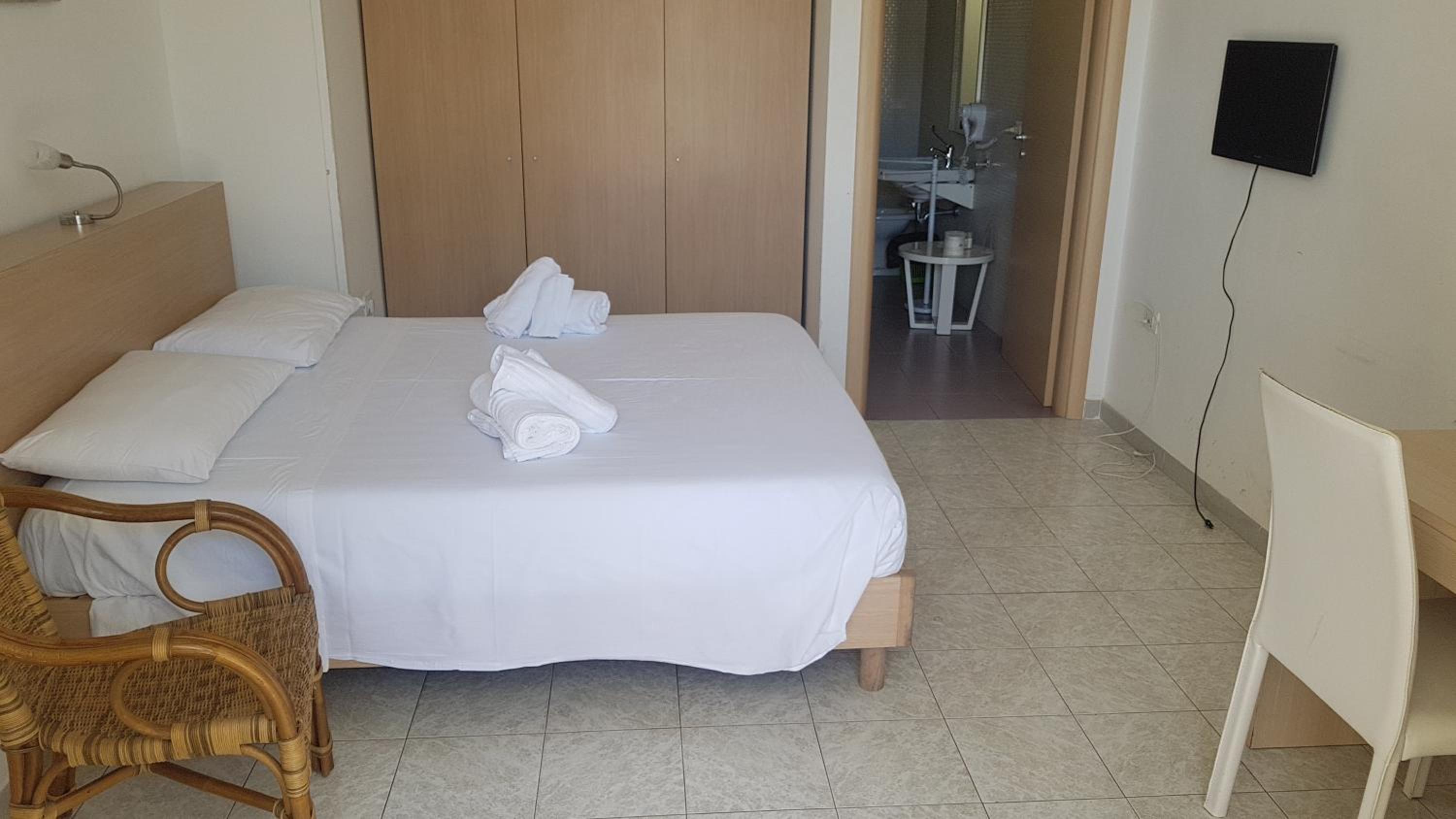 Double Room - Disability Access photo 2