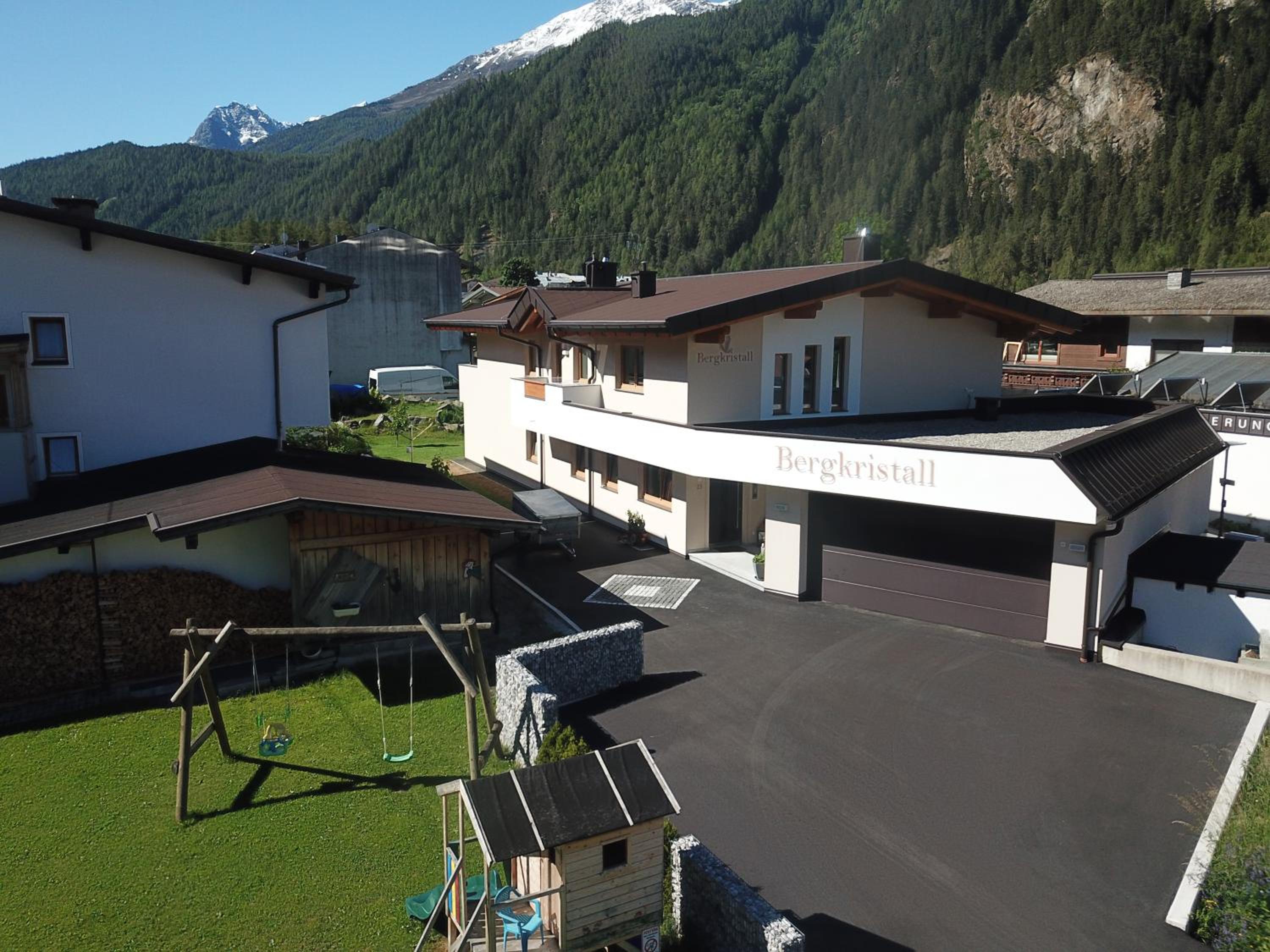 Apartment with Mountain View photo 2