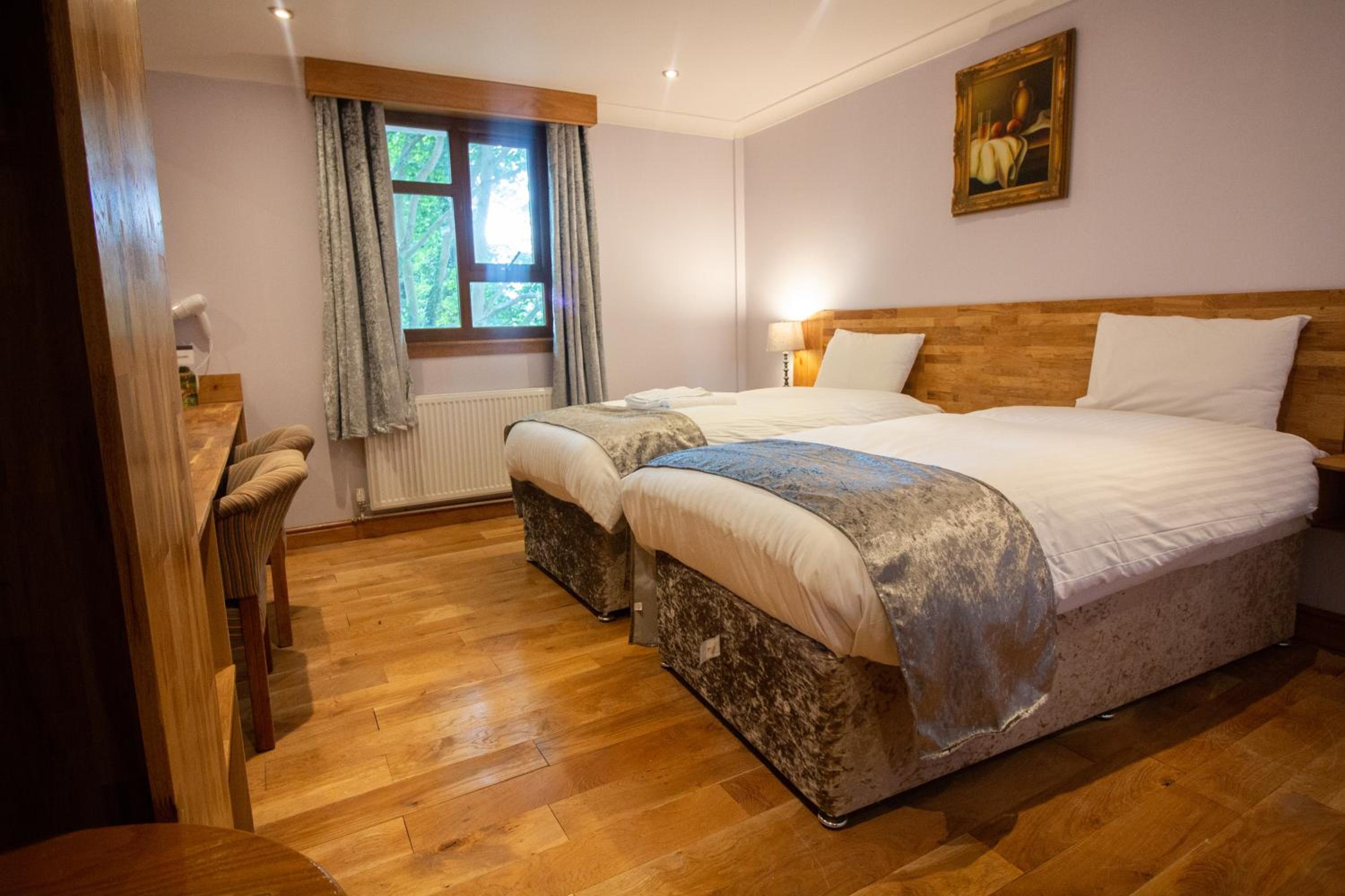 Twin Room - Photo 8