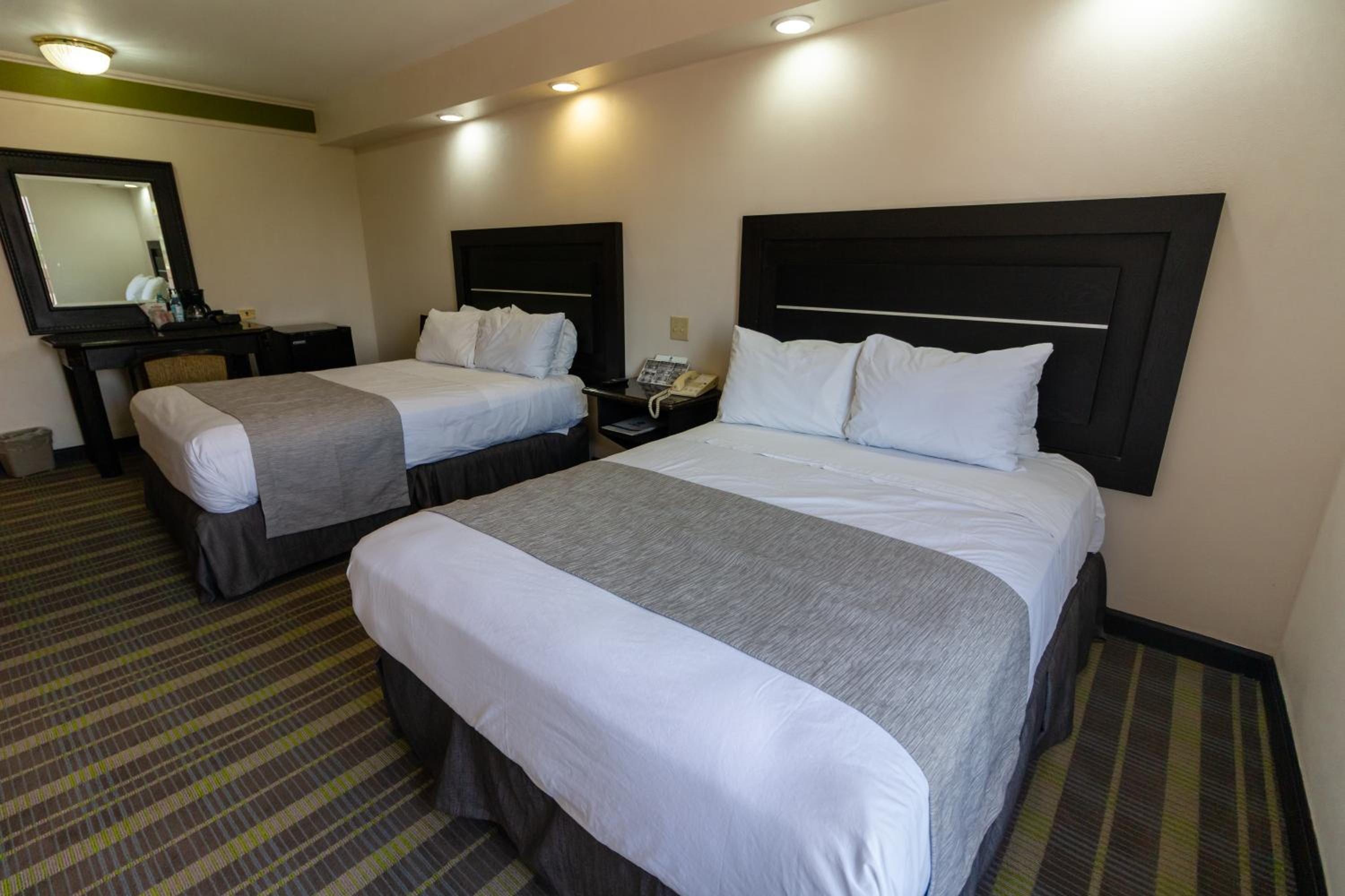 Double Room with Two Double Beds - Non-Smoking photo 1