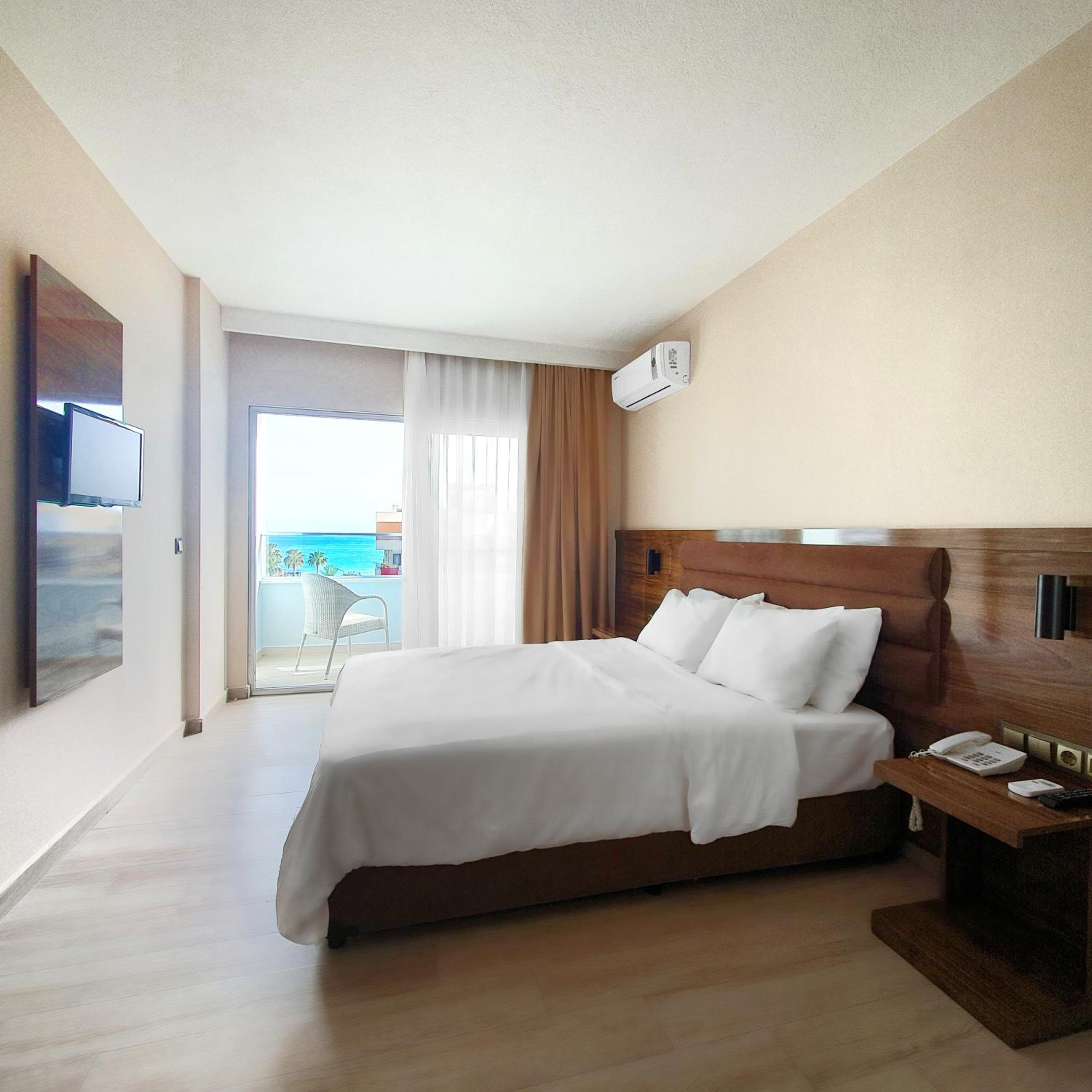 Queen Room with Sea View