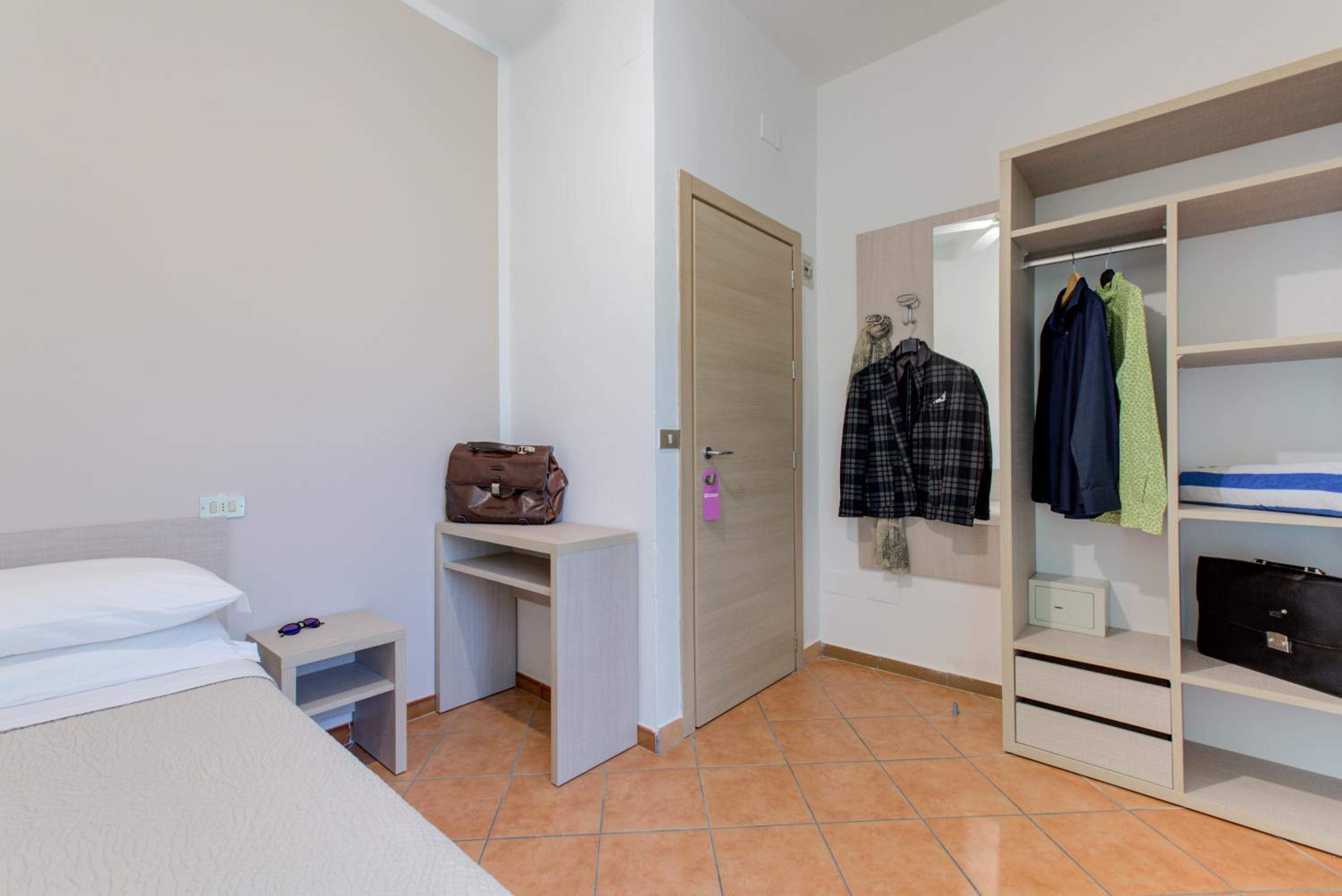Single Room photo 3