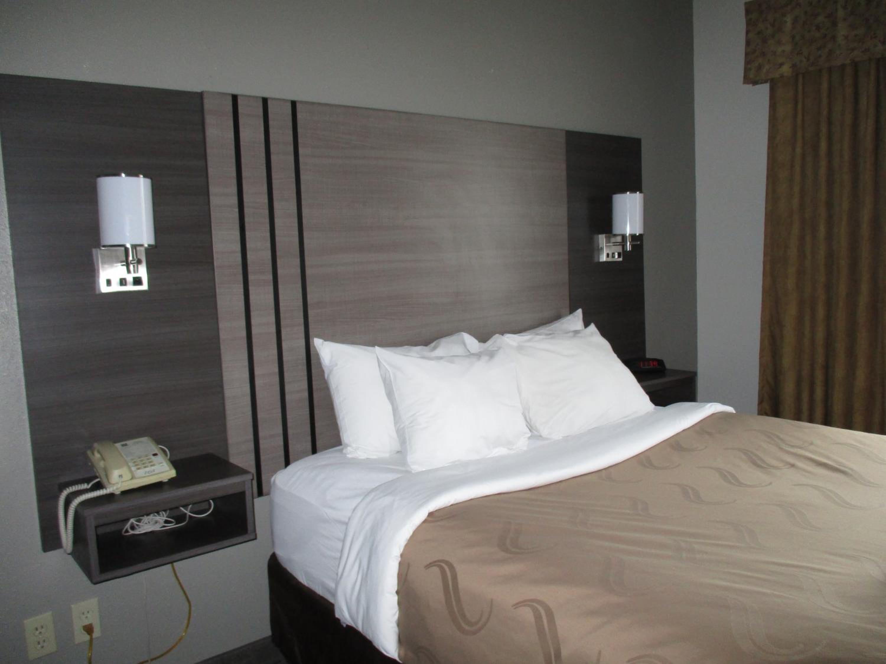 Double Room with Two Double Beds - Accessible/Non-Smoking - Photo 2