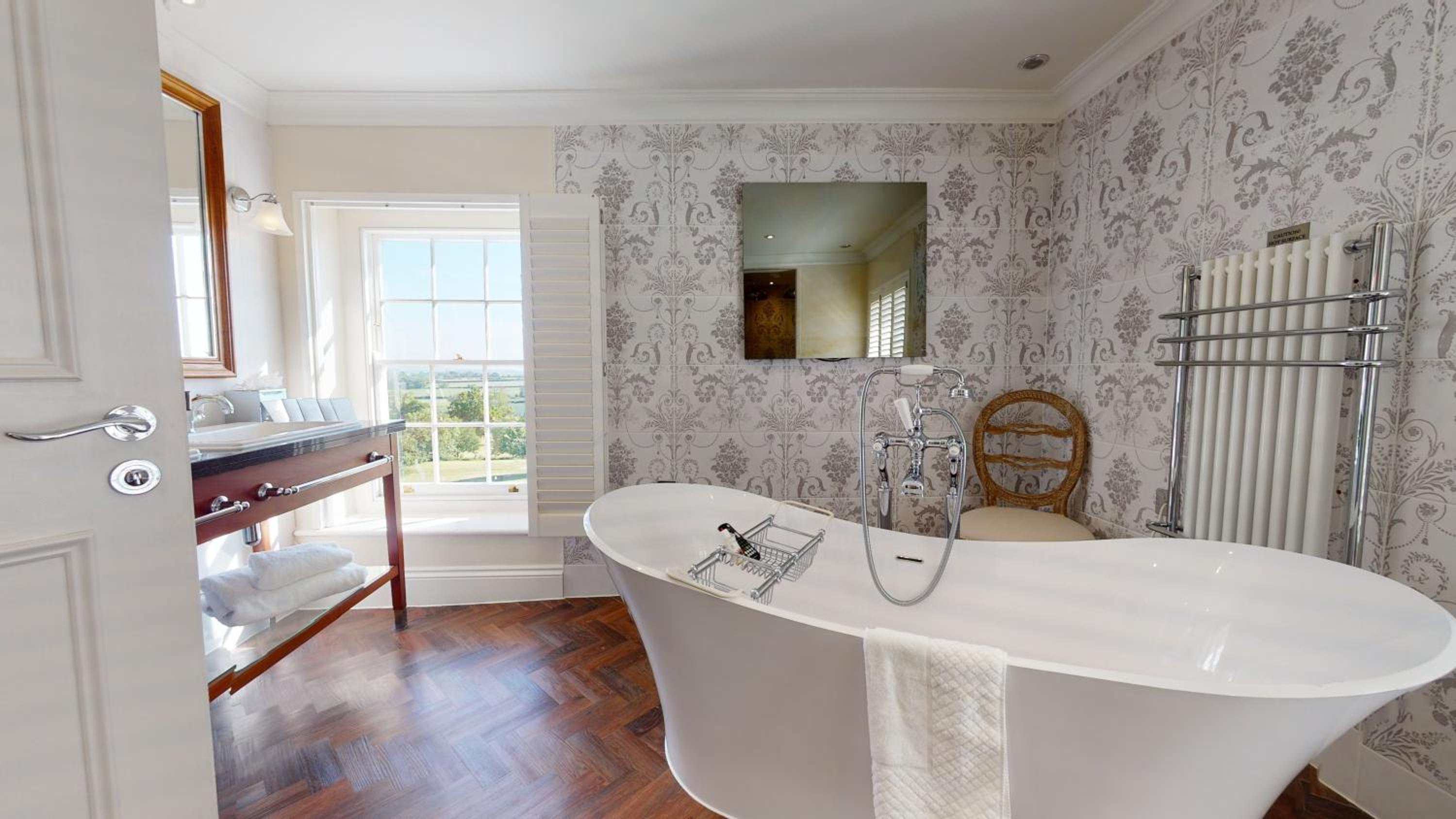 Suite - Photo 5