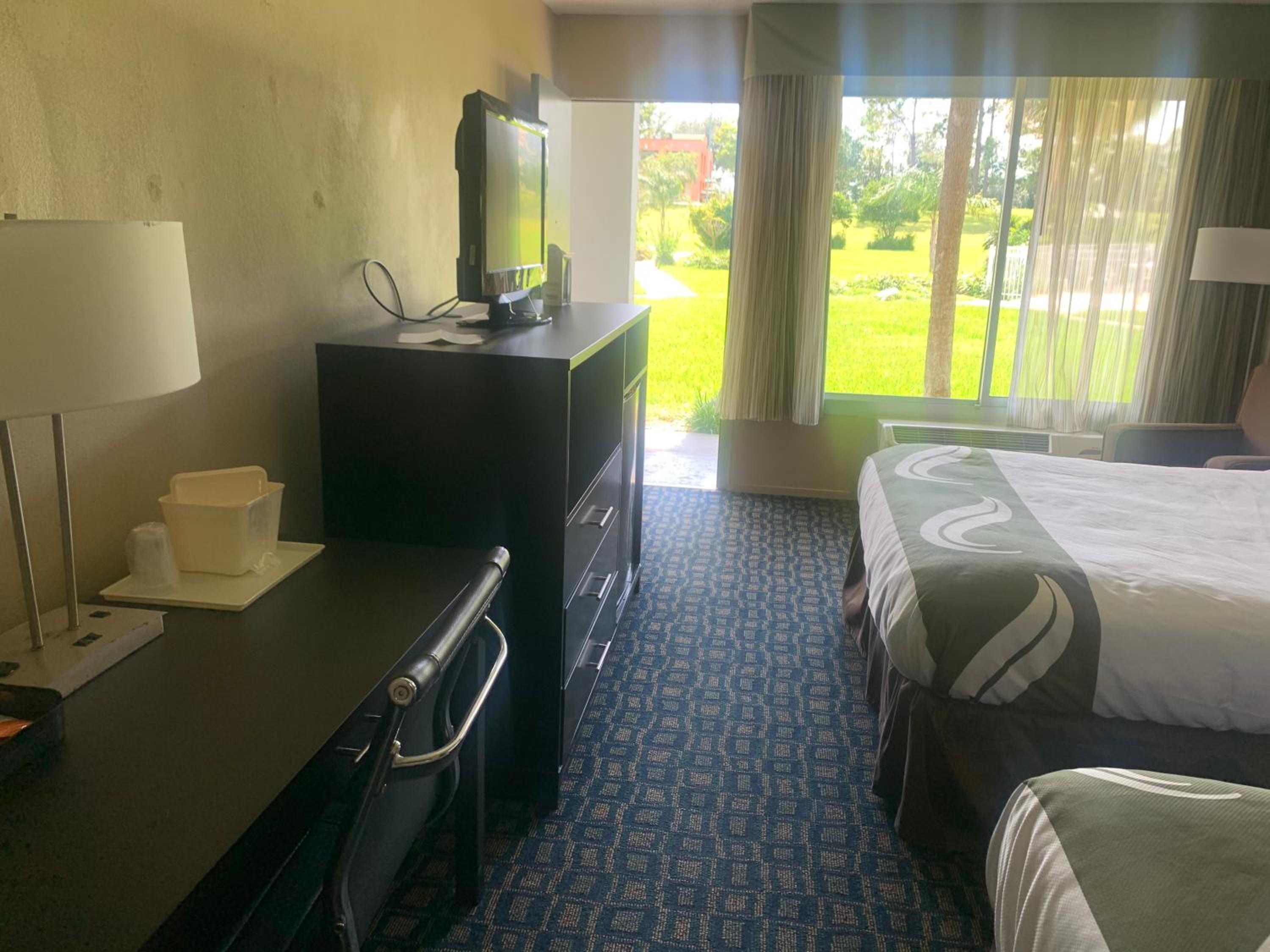 Double Room with Two Double Beds - Smoking - Photo 2