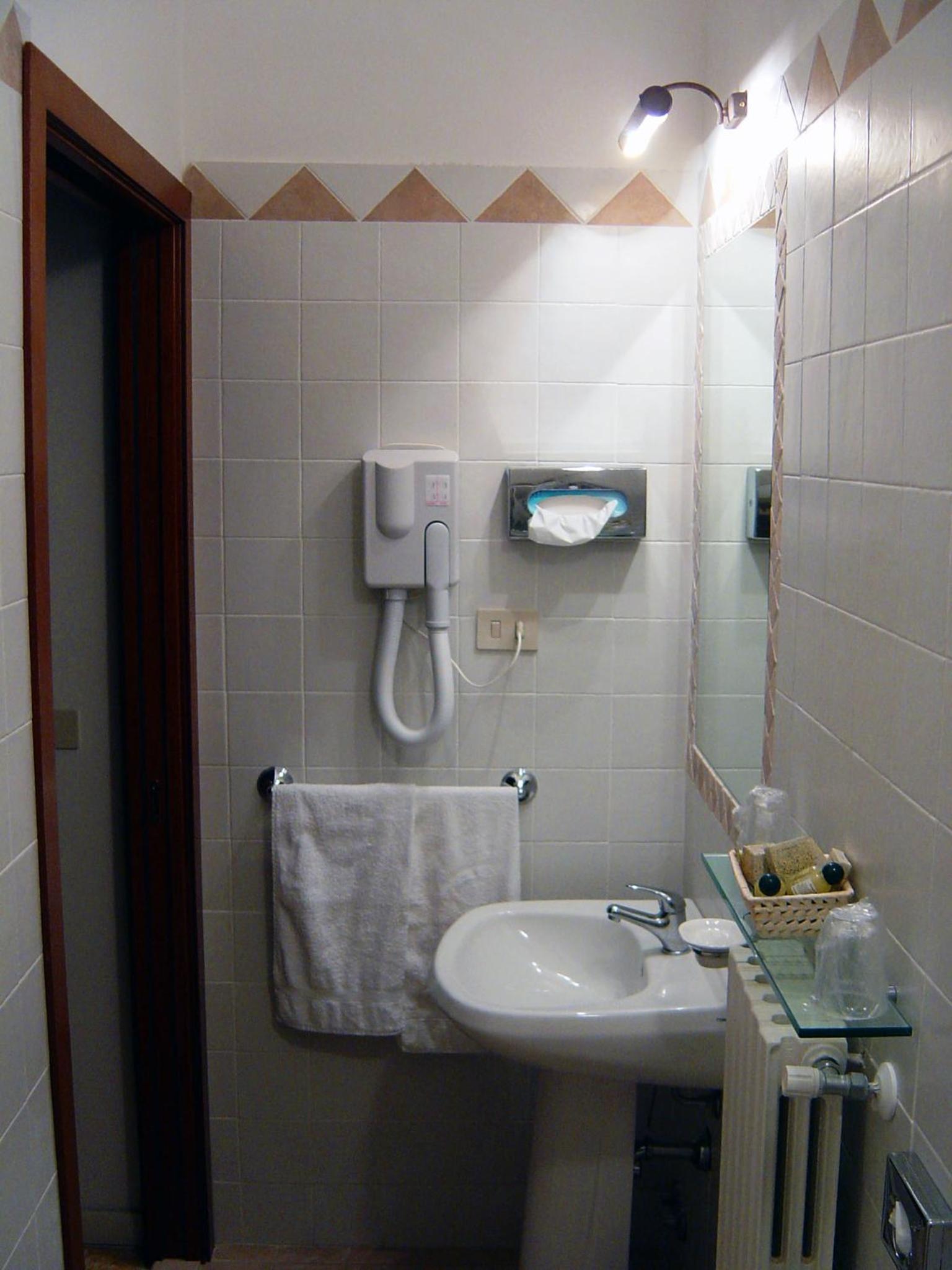 Double or Twin Room - Photo 2