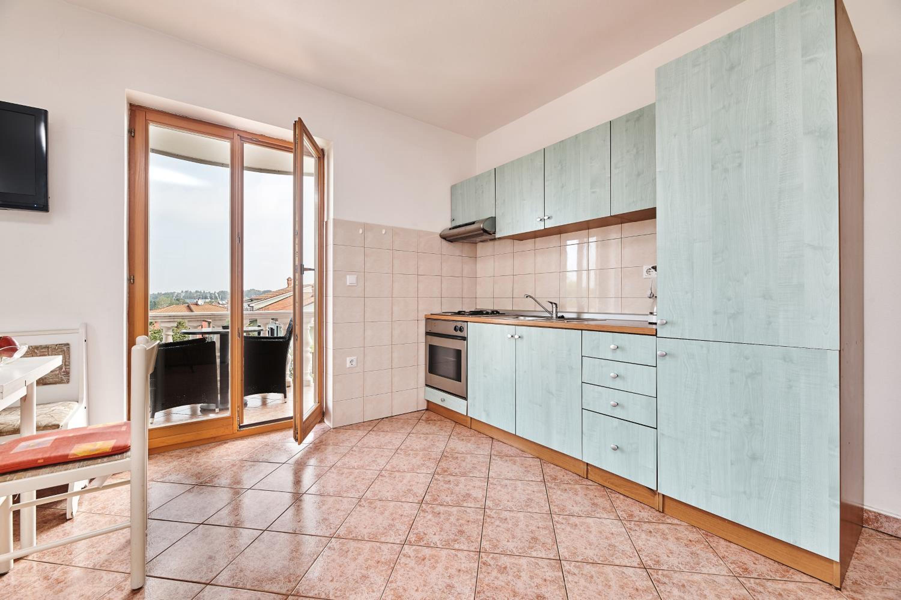 One-Bedroom Apartment - Photo 3