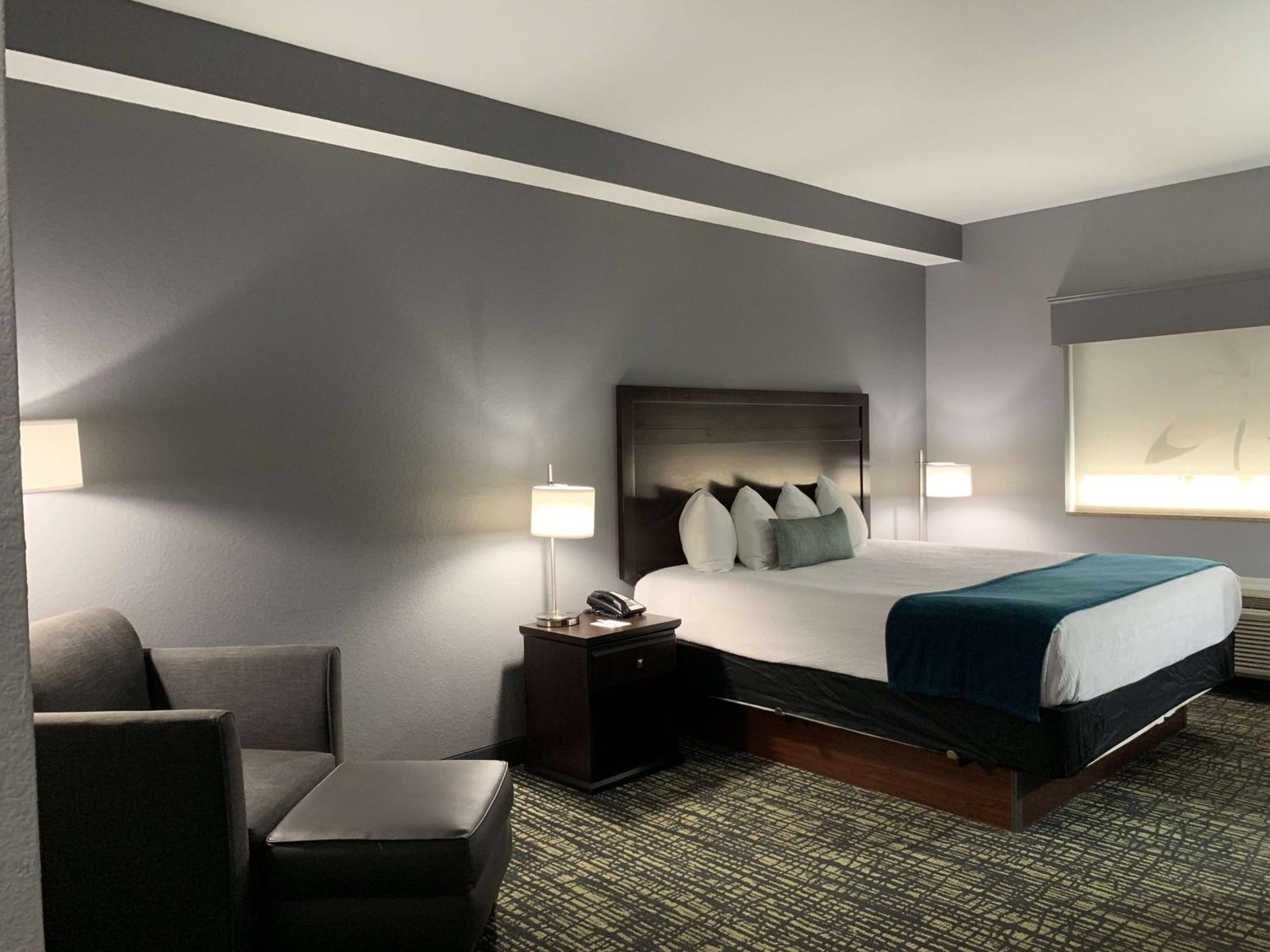 King Room - Non-Smoking - Photo 1